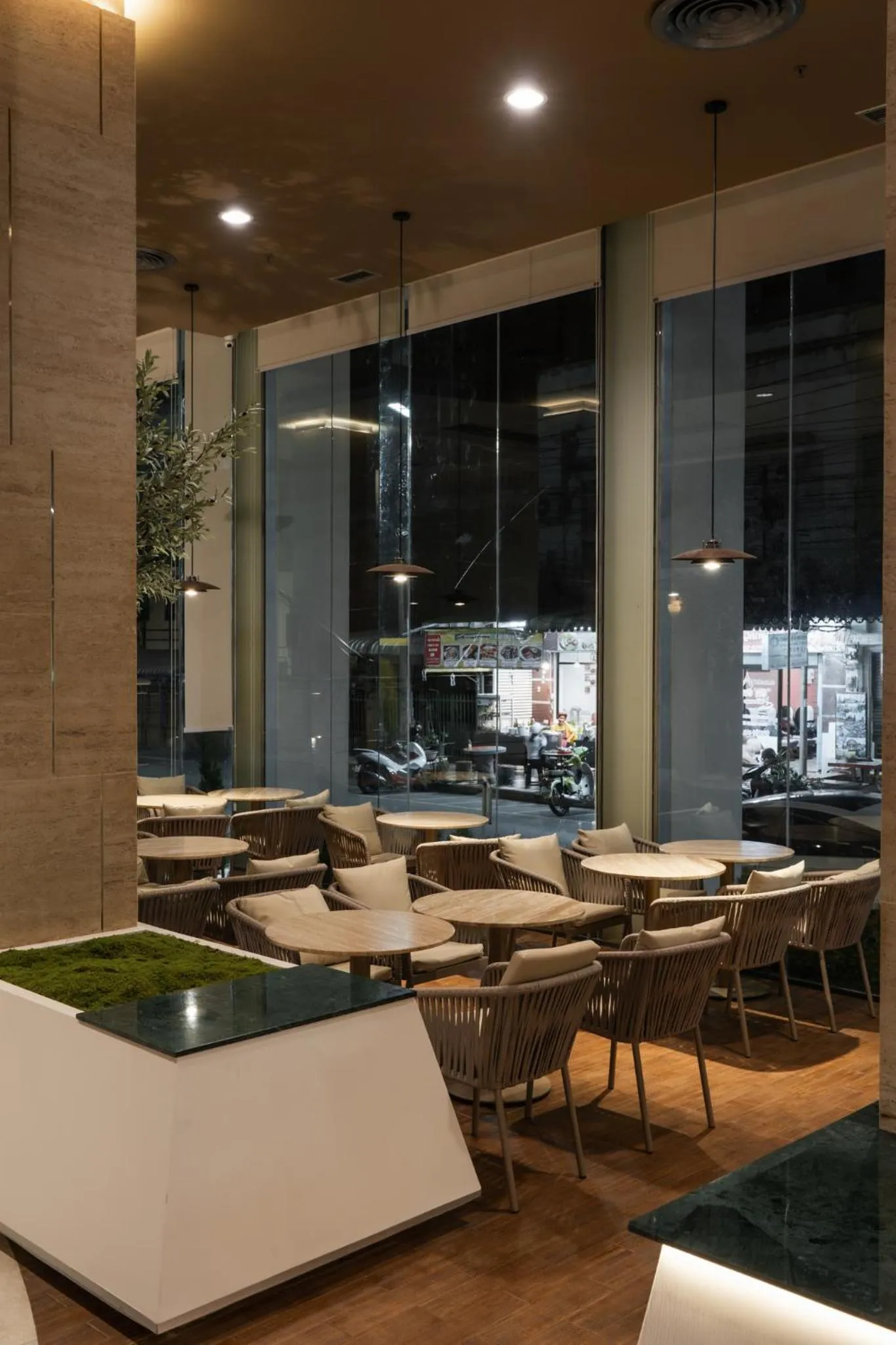 Golden Crown Grand Hotel