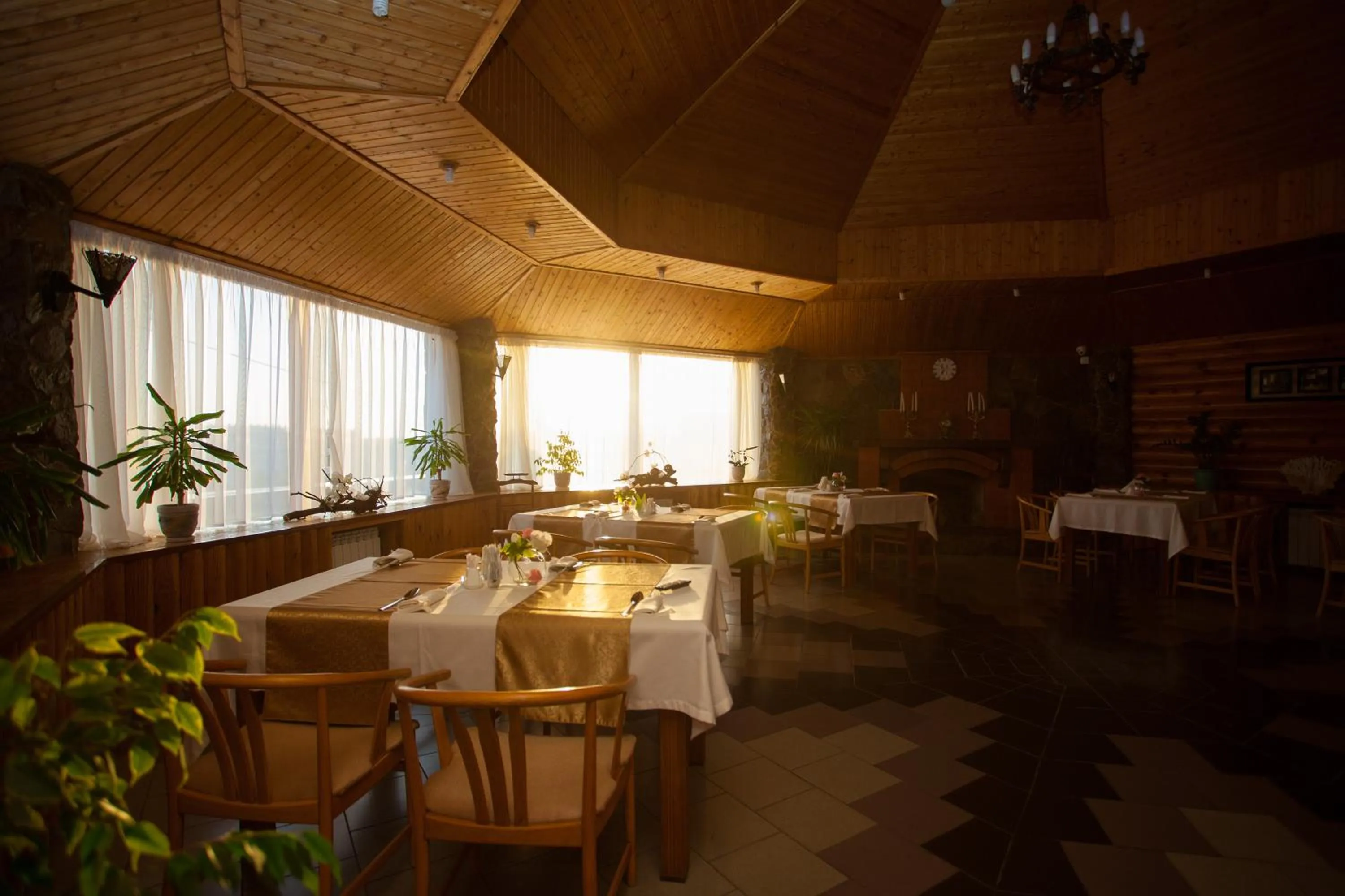 Restaurant/places to eat in Rahat Hotel