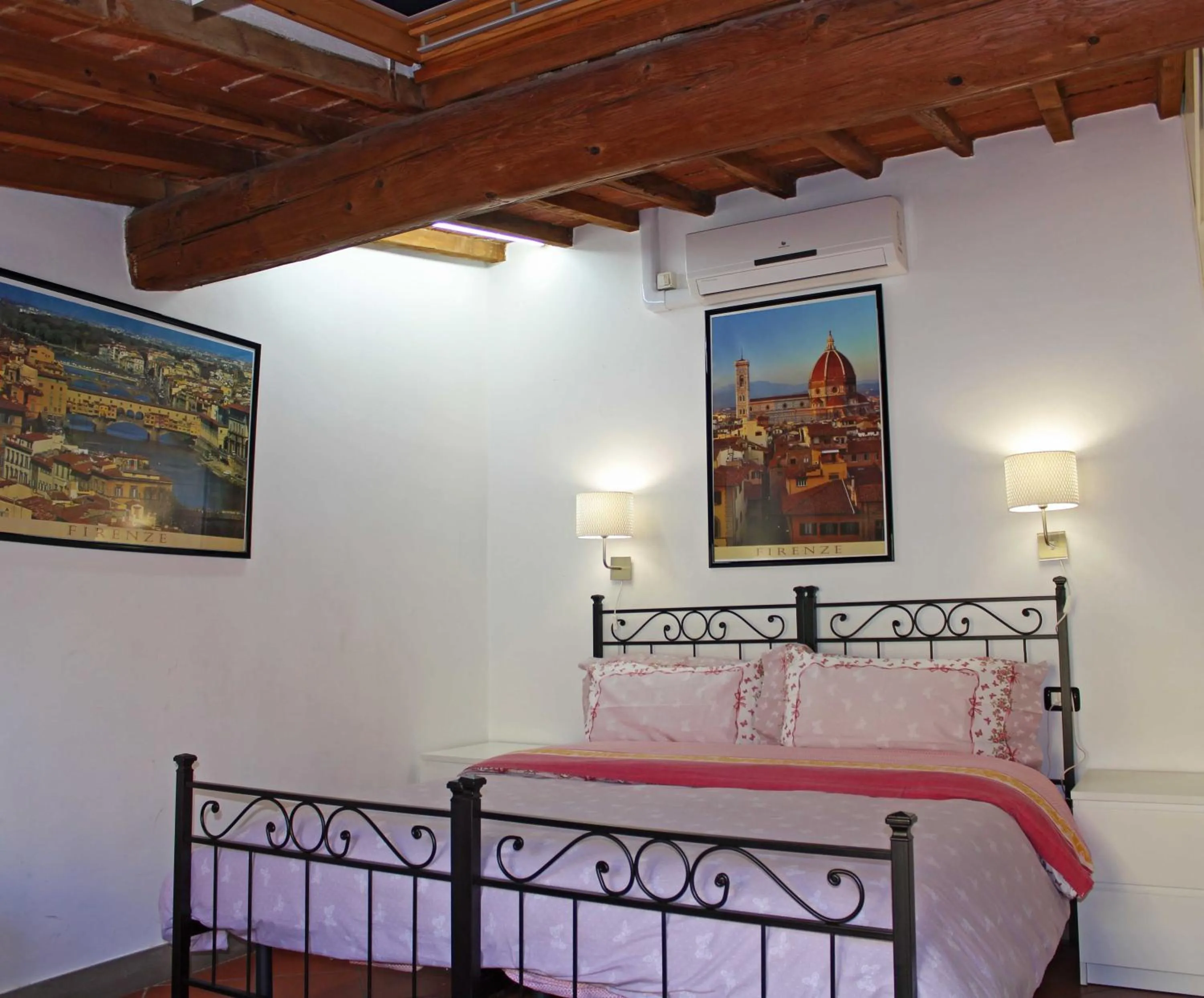 Bed in Max Apartments