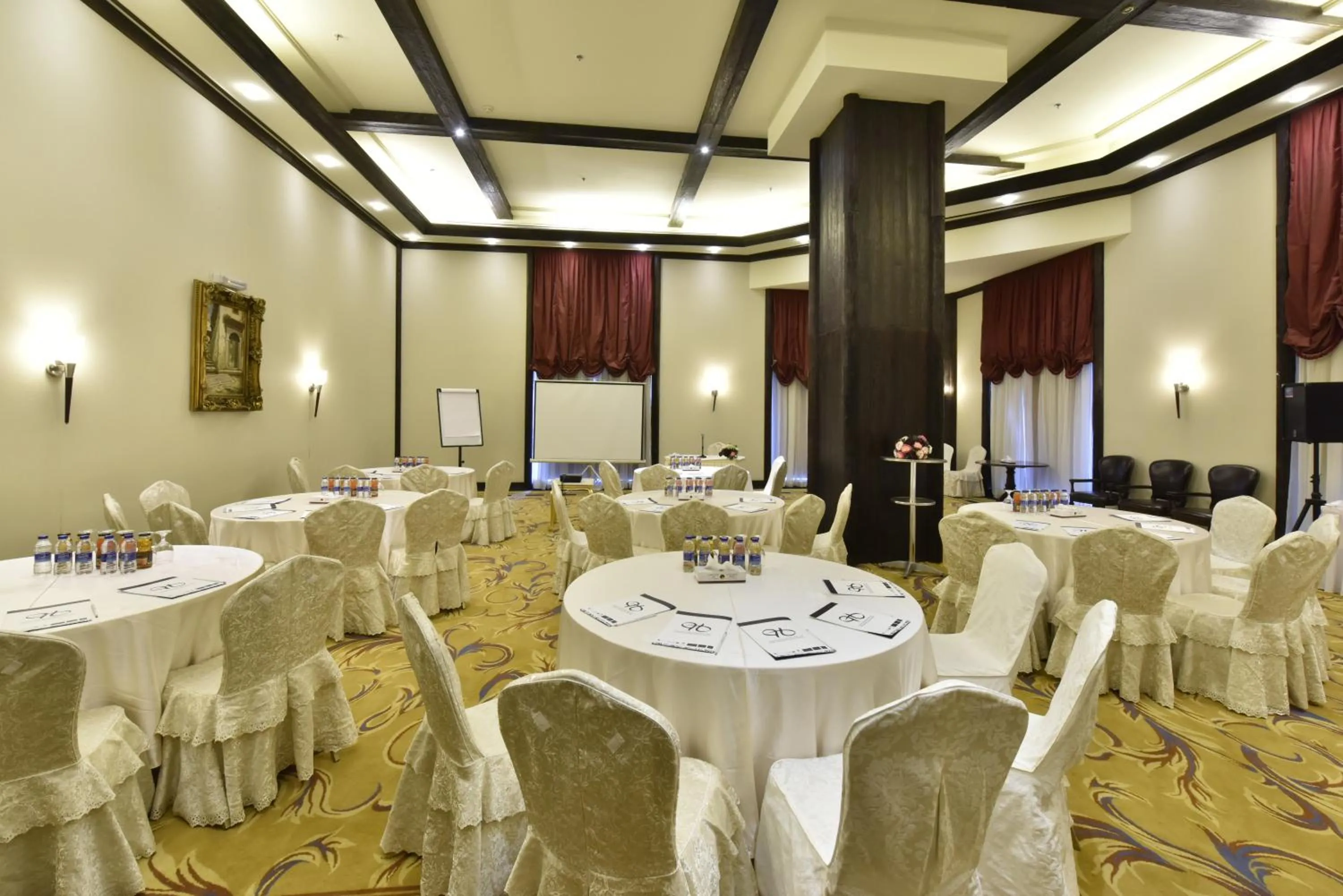 Banquet/Function facilities in Awaliv Hotel