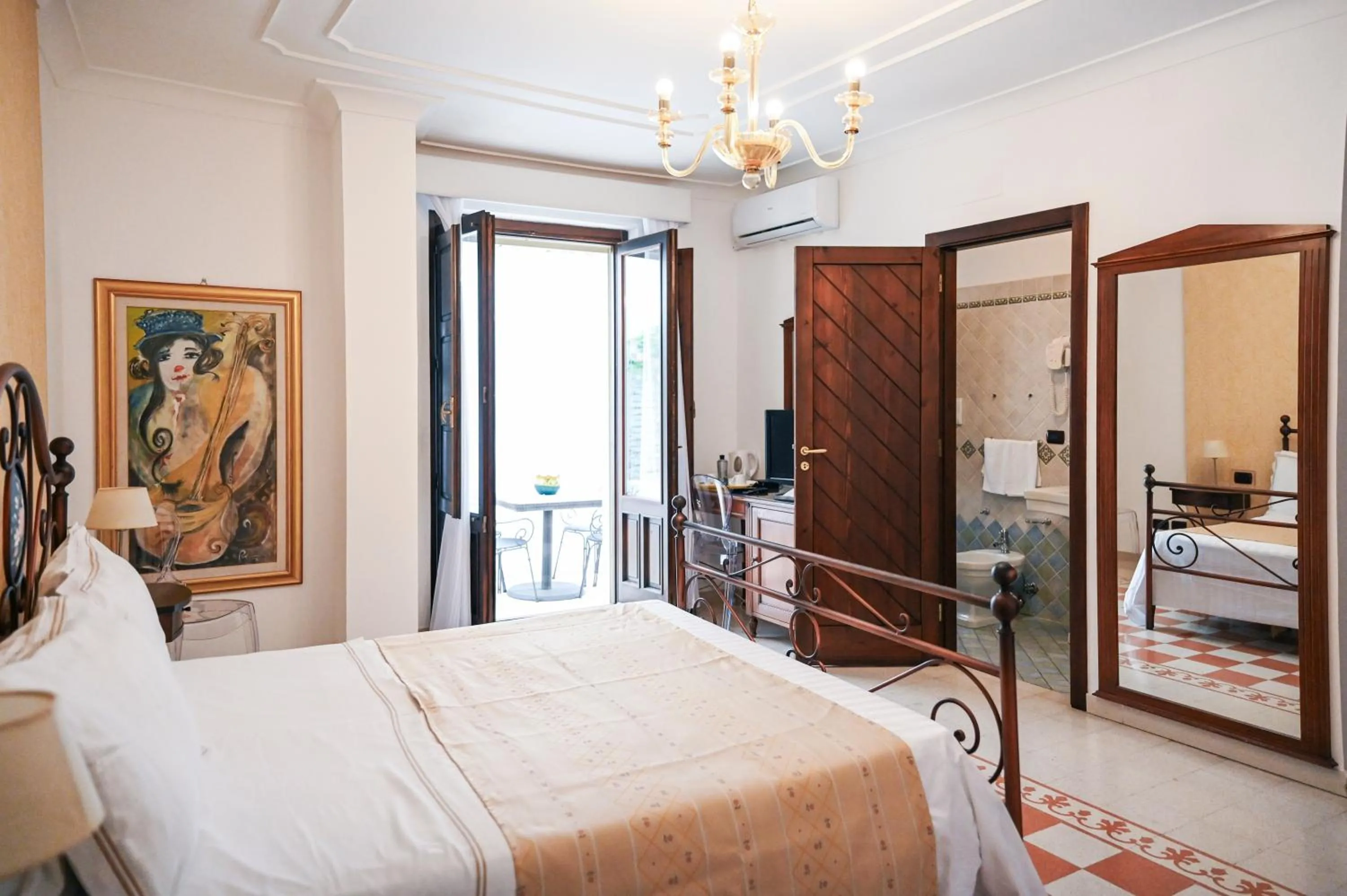 Bed in Hotel Palazzo Krataiis