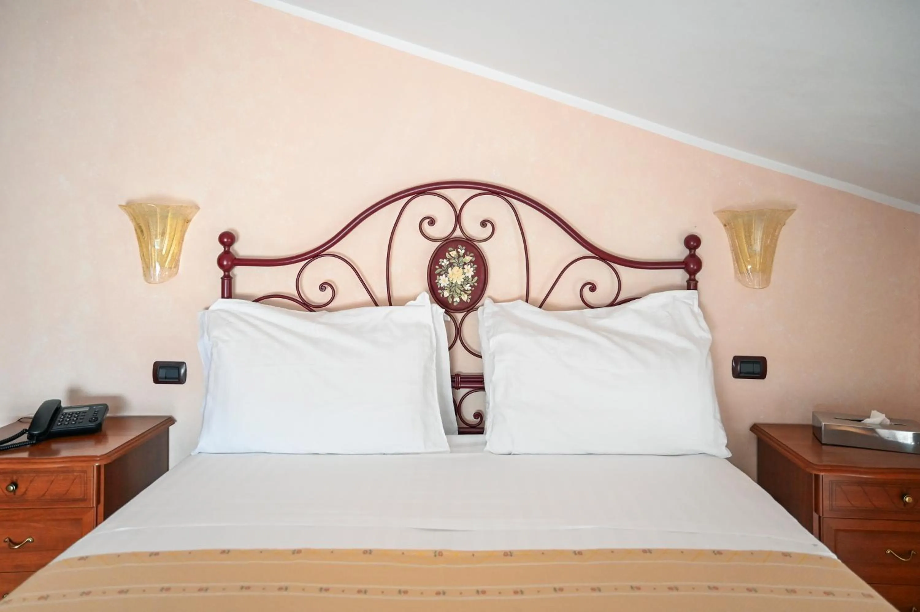 Bed in Hotel Palazzo Krataiis