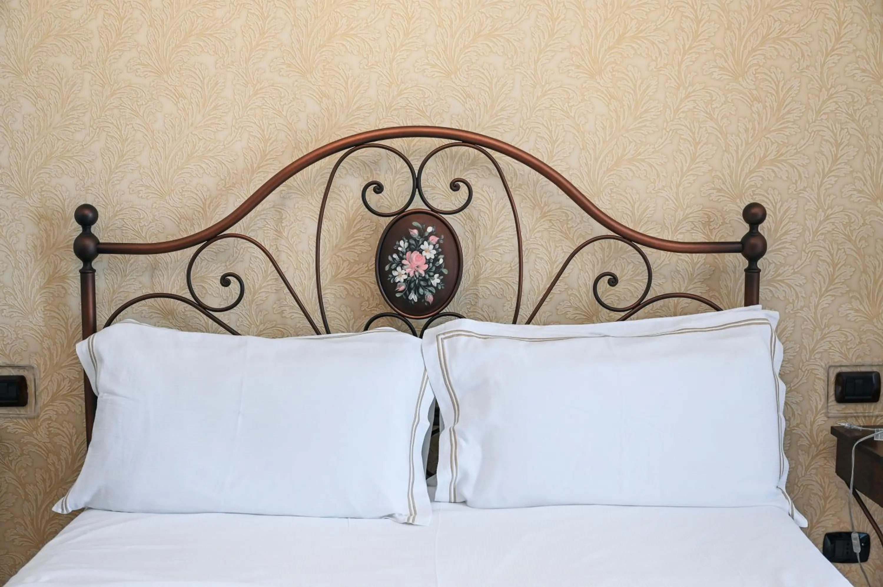 Bed in Hotel Palazzo Krataiis