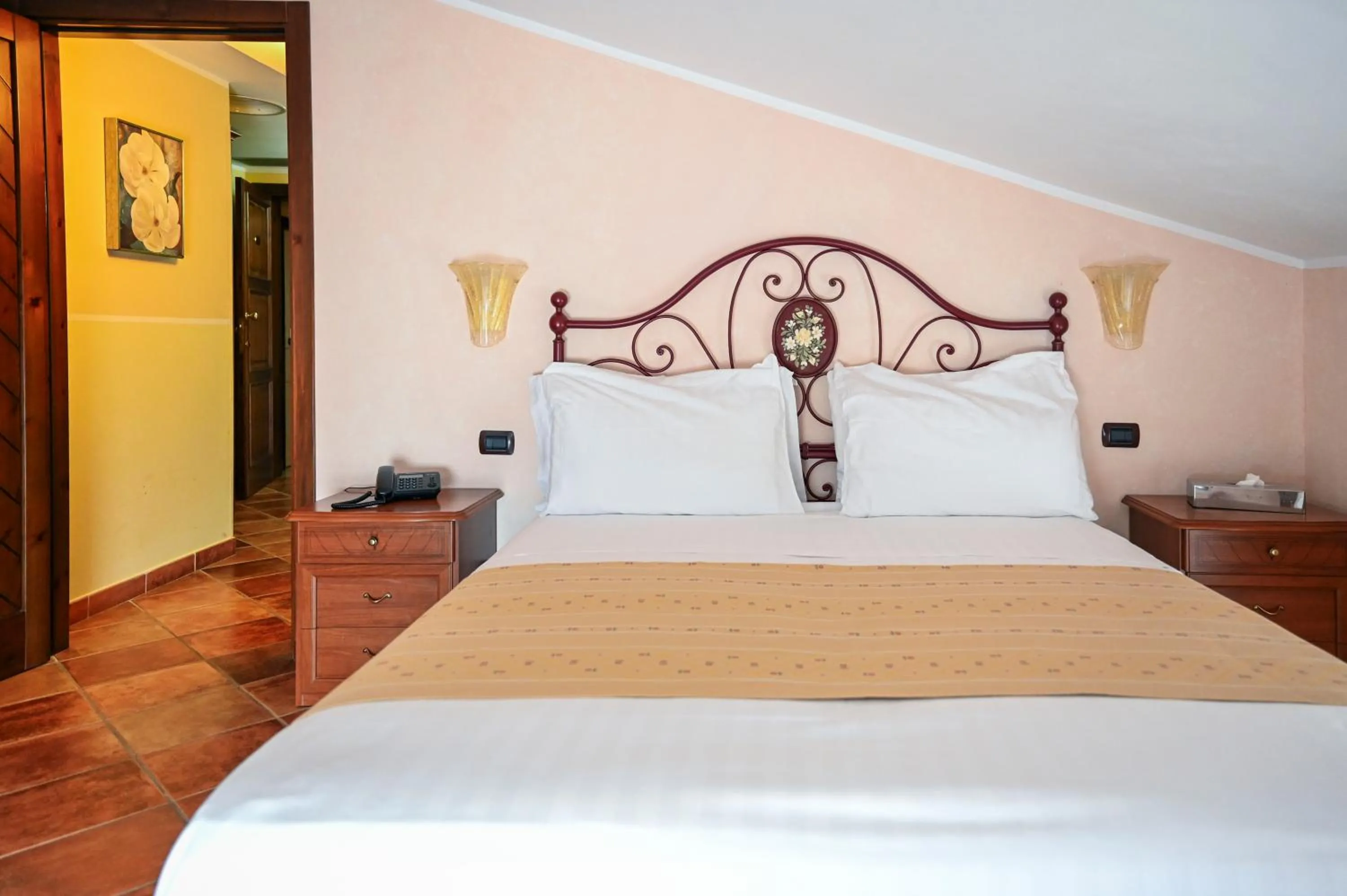 Bed in Hotel Palazzo Krataiis