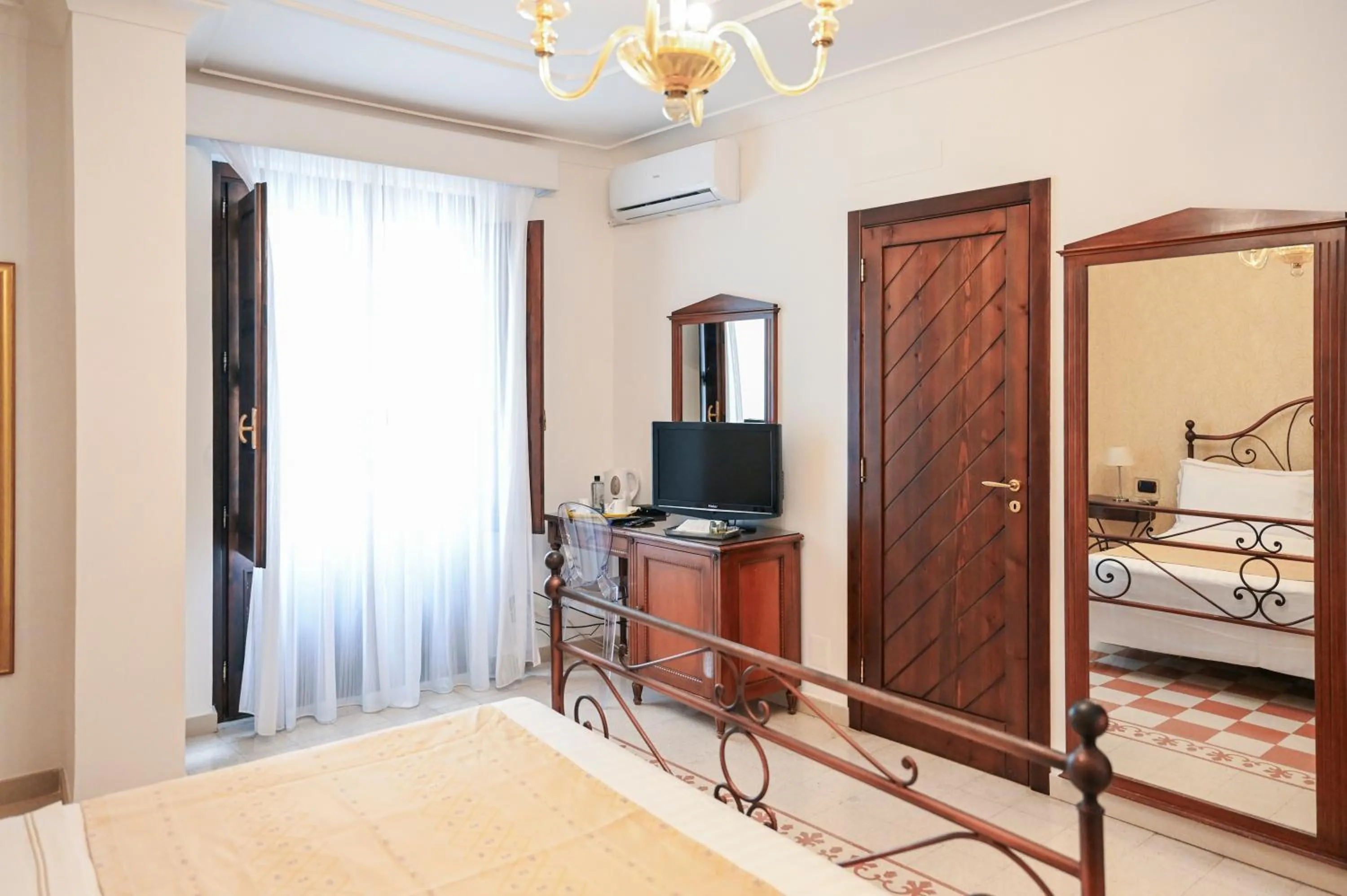 Bed in Hotel Palazzo Krataiis