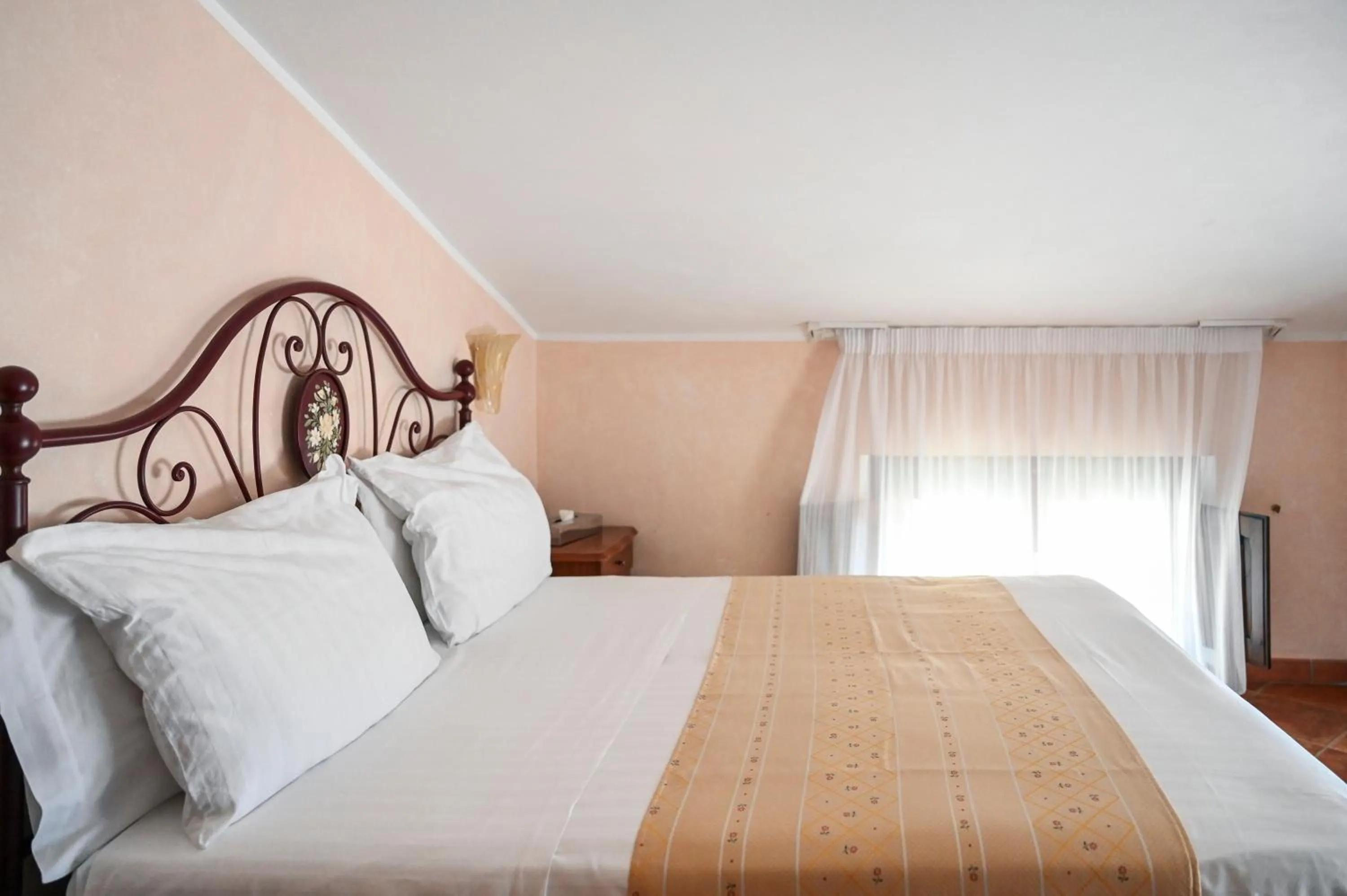 Bed in Hotel Palazzo Krataiis