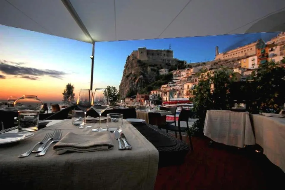 Restaurant/places to eat in Hotel Palazzo Krataiis
