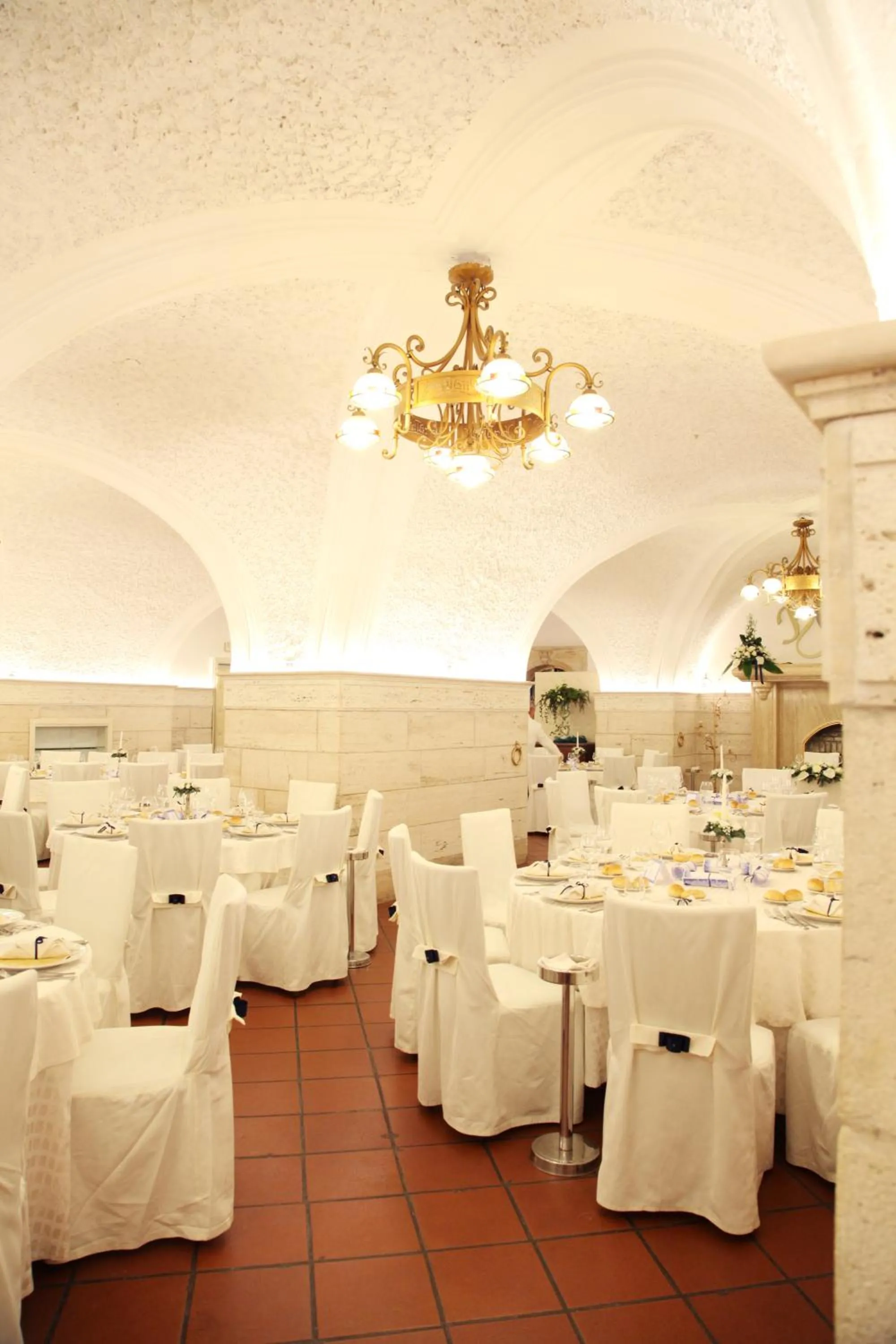 Restaurant/places to eat in Hotel Palazzo Krataiis