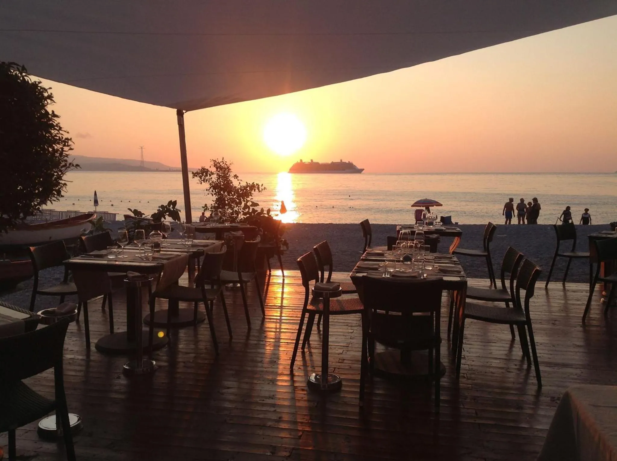 Restaurant/places to eat in Hotel Palazzo Krataiis