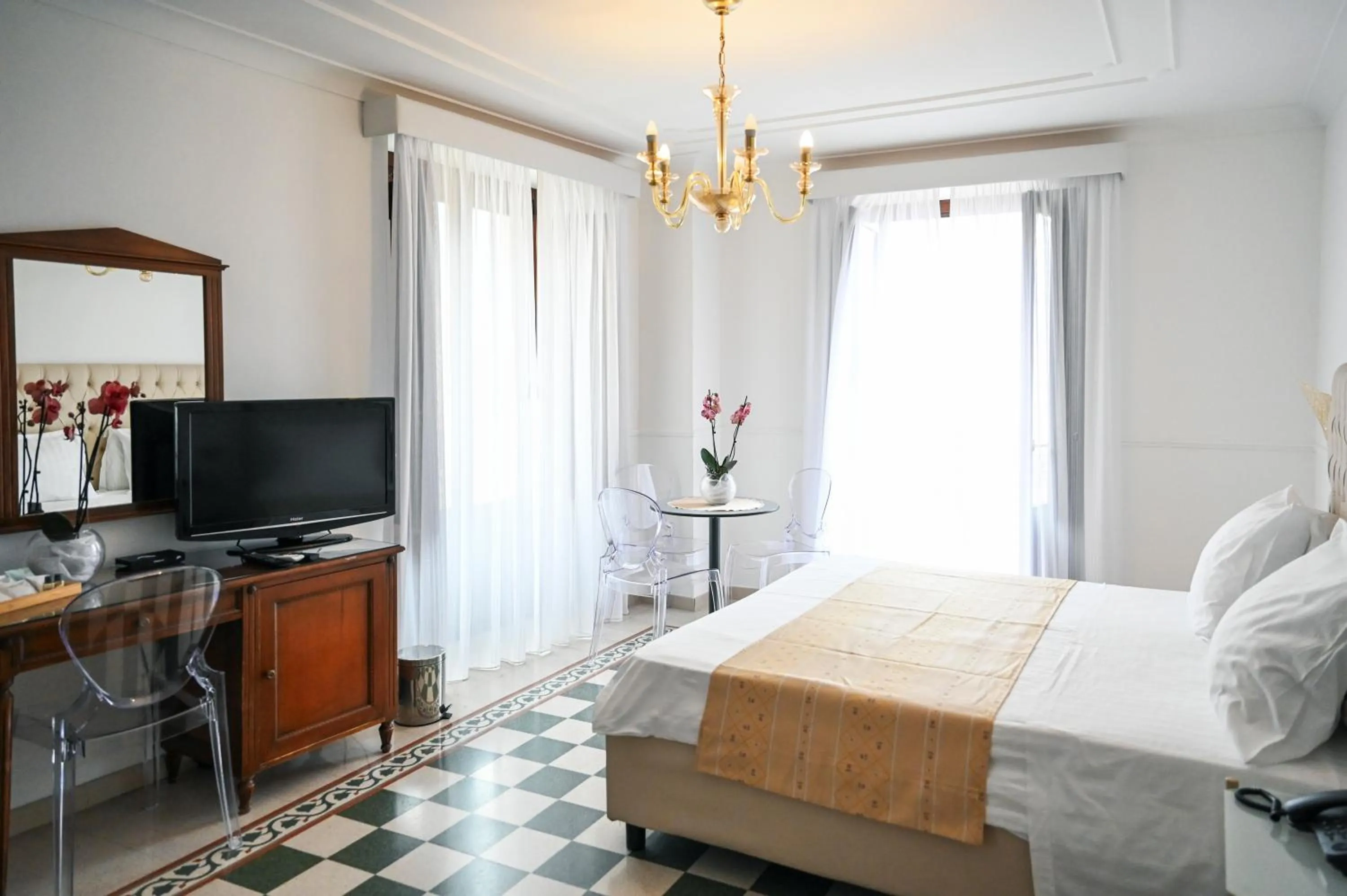 Bed in Hotel Palazzo Krataiis