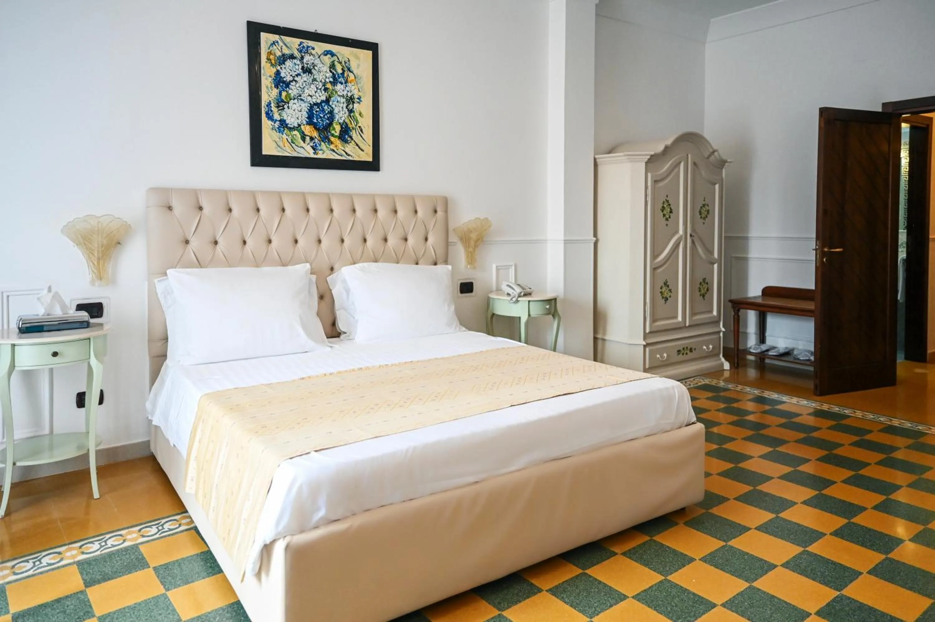 Bed in Hotel Palazzo Krataiis