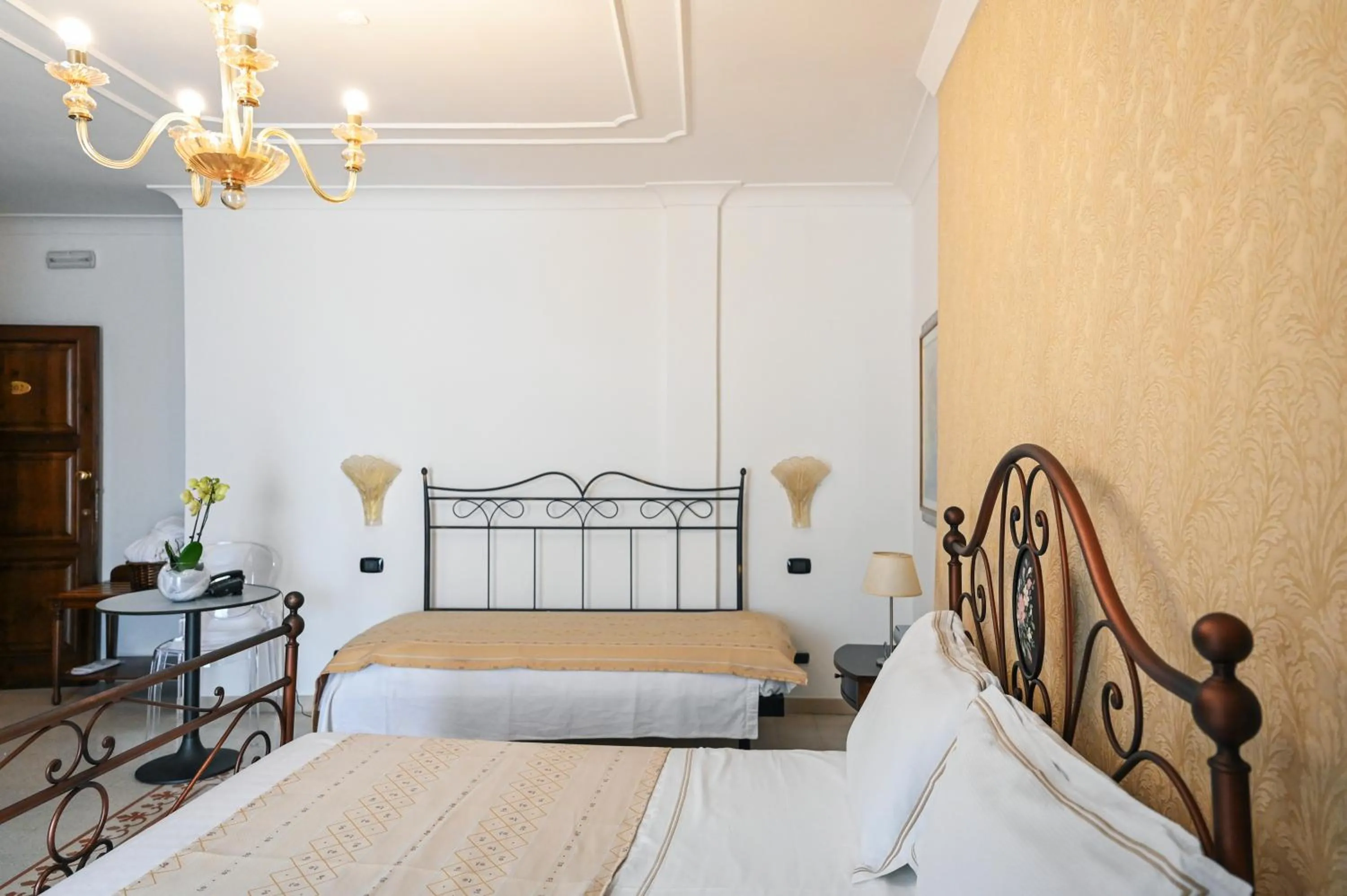 Bed in Hotel Palazzo Krataiis