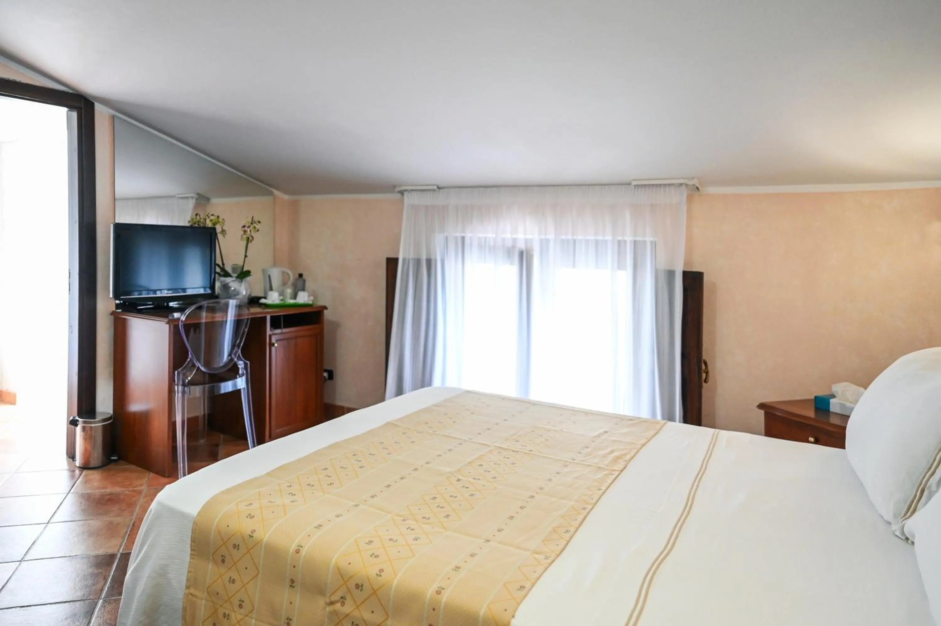 Bed in Hotel Palazzo Krataiis