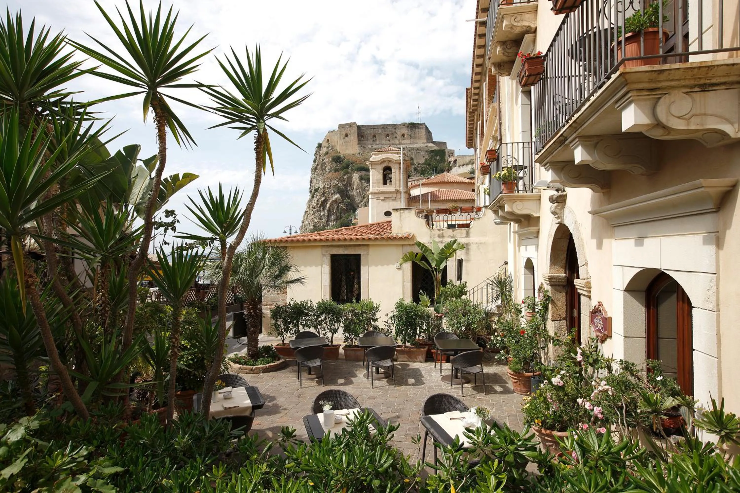 Nearby landmark in Hotel Palazzo Krataiis
