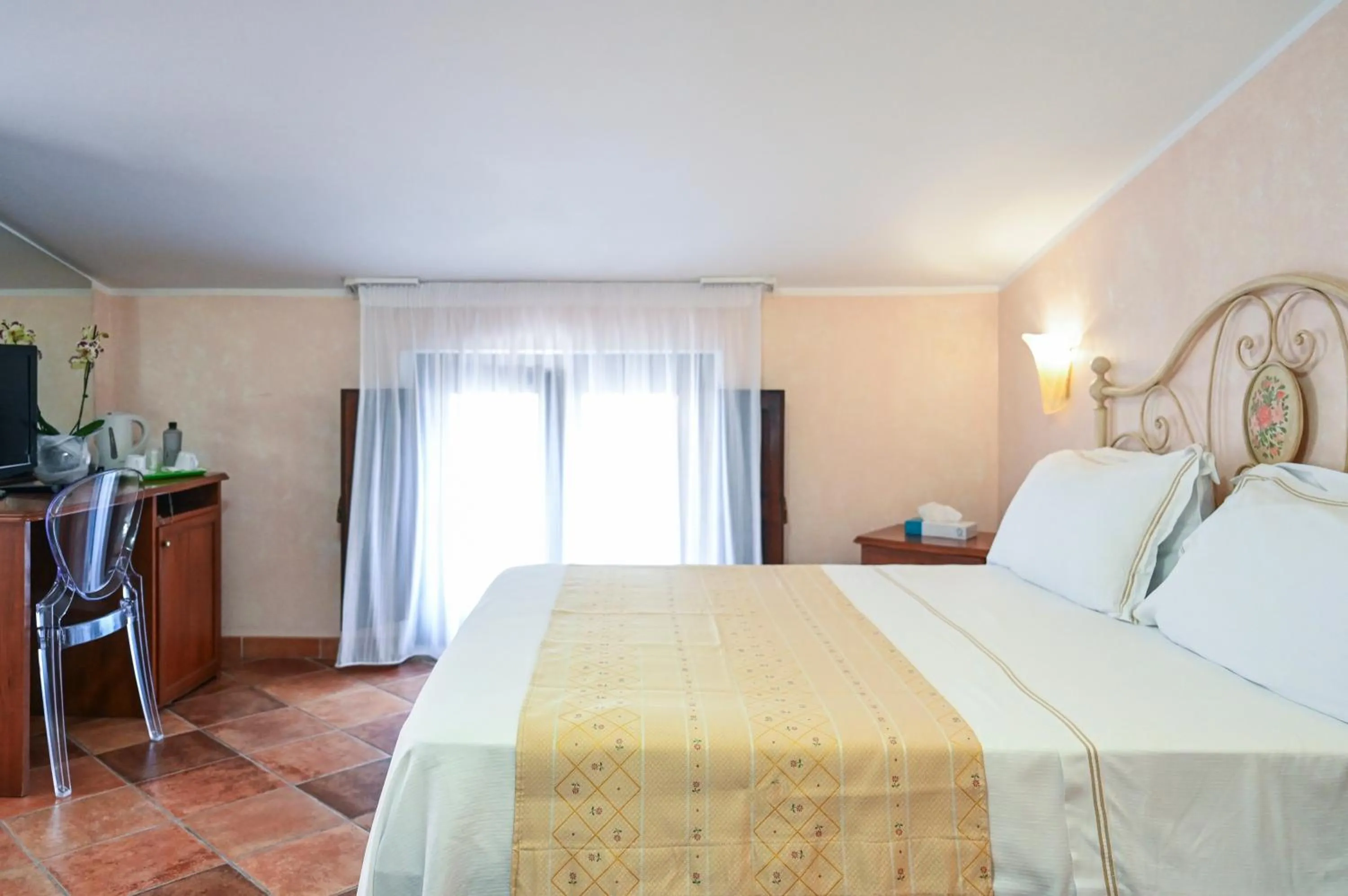 Bed in Hotel Palazzo Krataiis