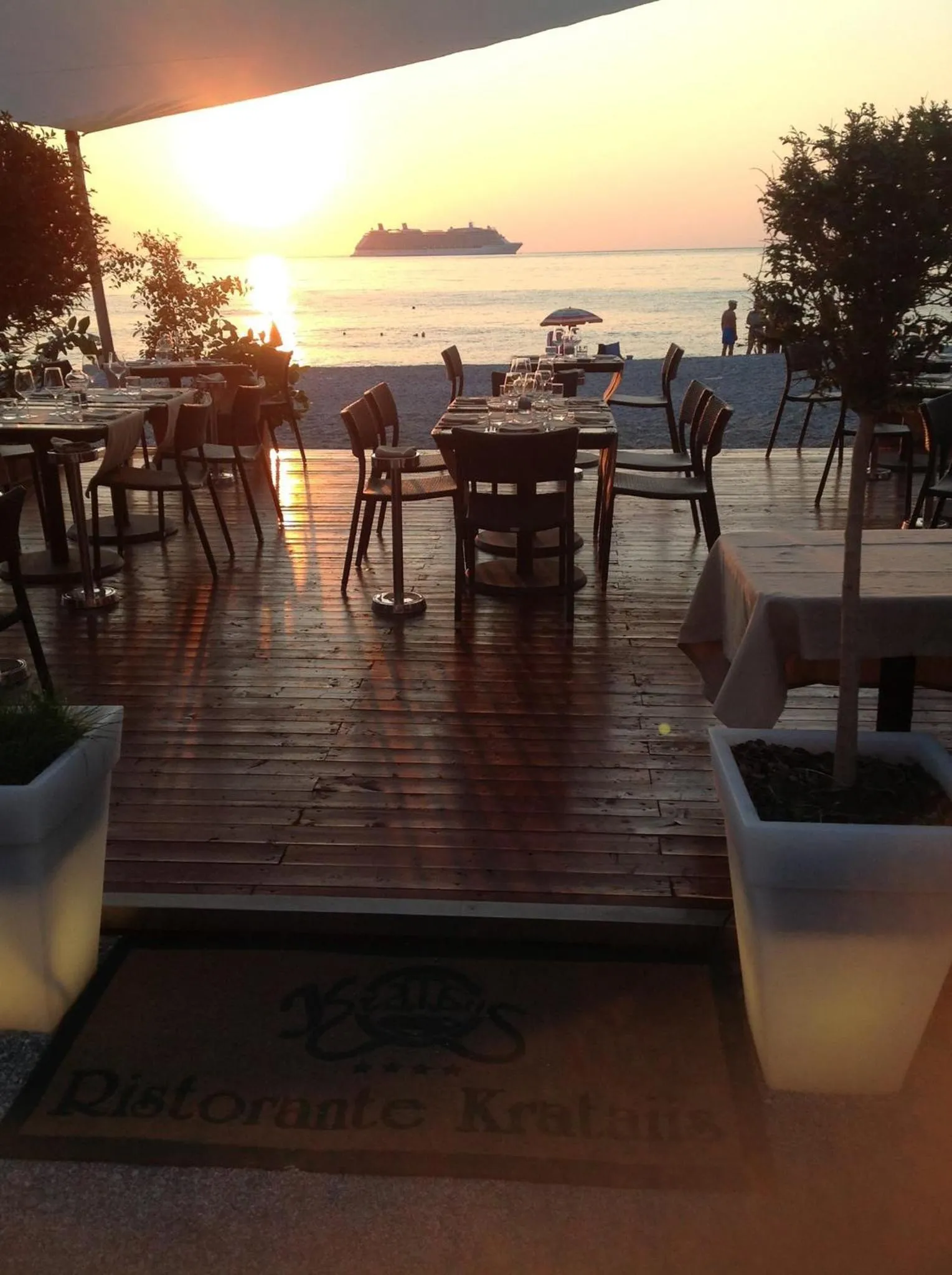 Restaurant/places to eat in Hotel Palazzo Krataiis