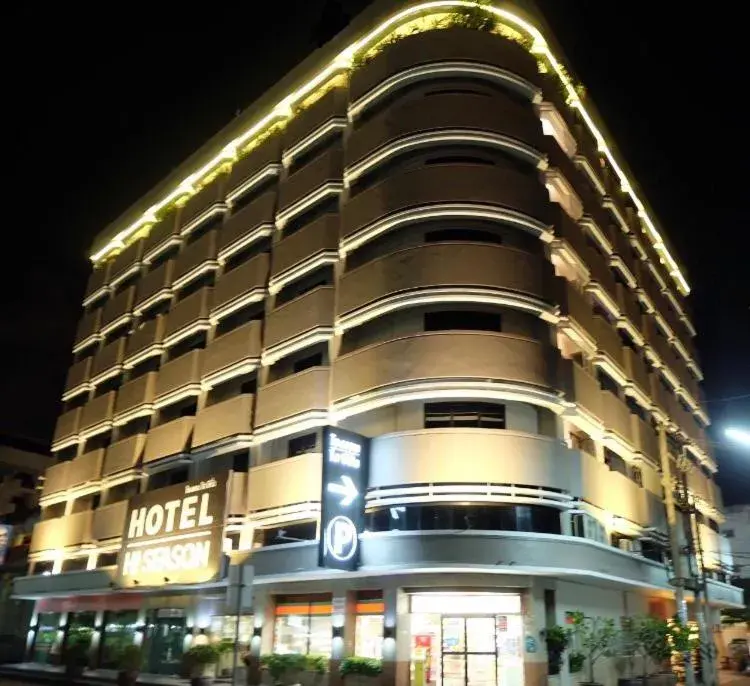 Property building in Hi Season Hotel Property building in Hi Season Hotel