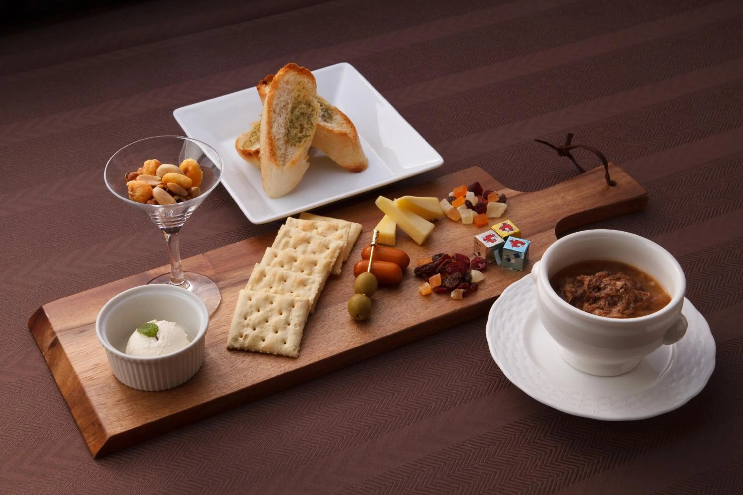 Food and drinks in GRANDVRIORESORT ISHIGAKIJIMA Ocean's Wing & Villa Garden