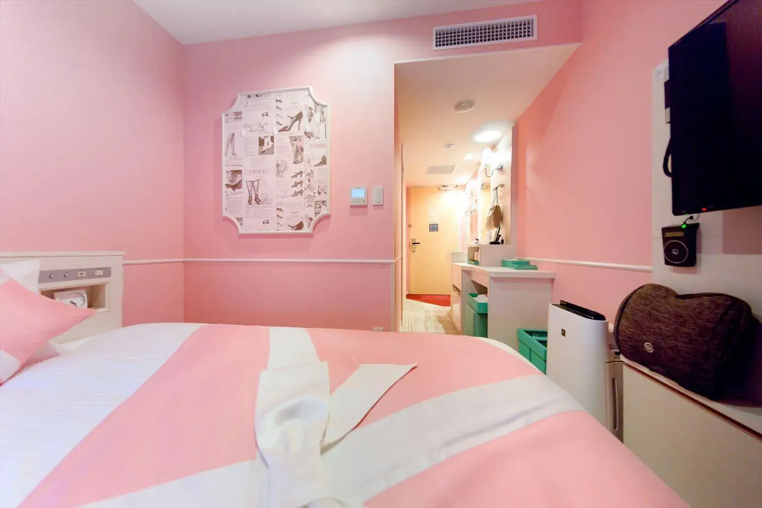 Photo of the whole room, Bed in DEL style Nagoya Nayabashi by Daiwa Roynet Hotel - former Daiwa Roynet Hotel Nagoya Nayabashi Photo of the whole room, Bed in DEL style Nagoya Nayabashi by Daiwa Roynet Hotel - former Daiwa Roynet Hotel Nagoya Nayabashi