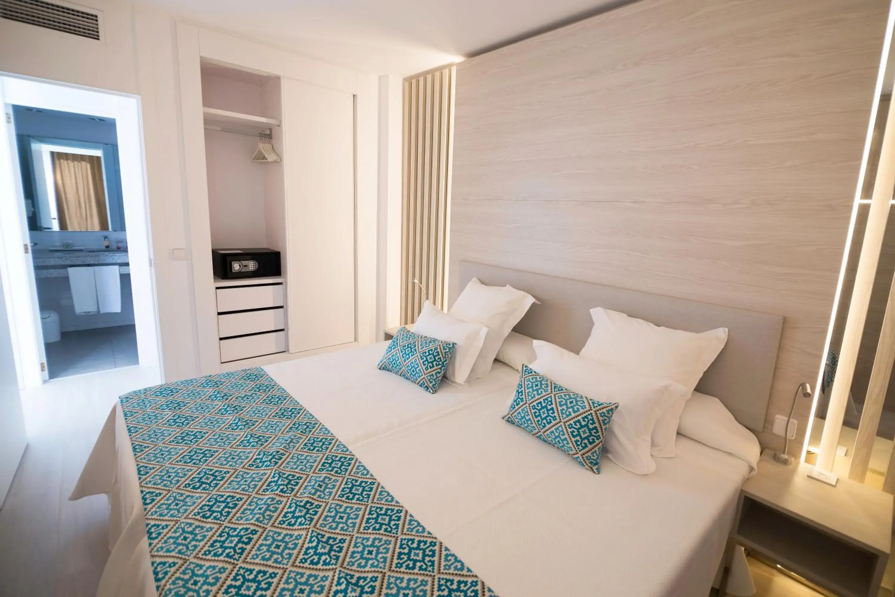 Photo of the whole room, Bed in Aparthotel Novo Mar Photo of the whole room, Bed in Aparthotel Novo Mar