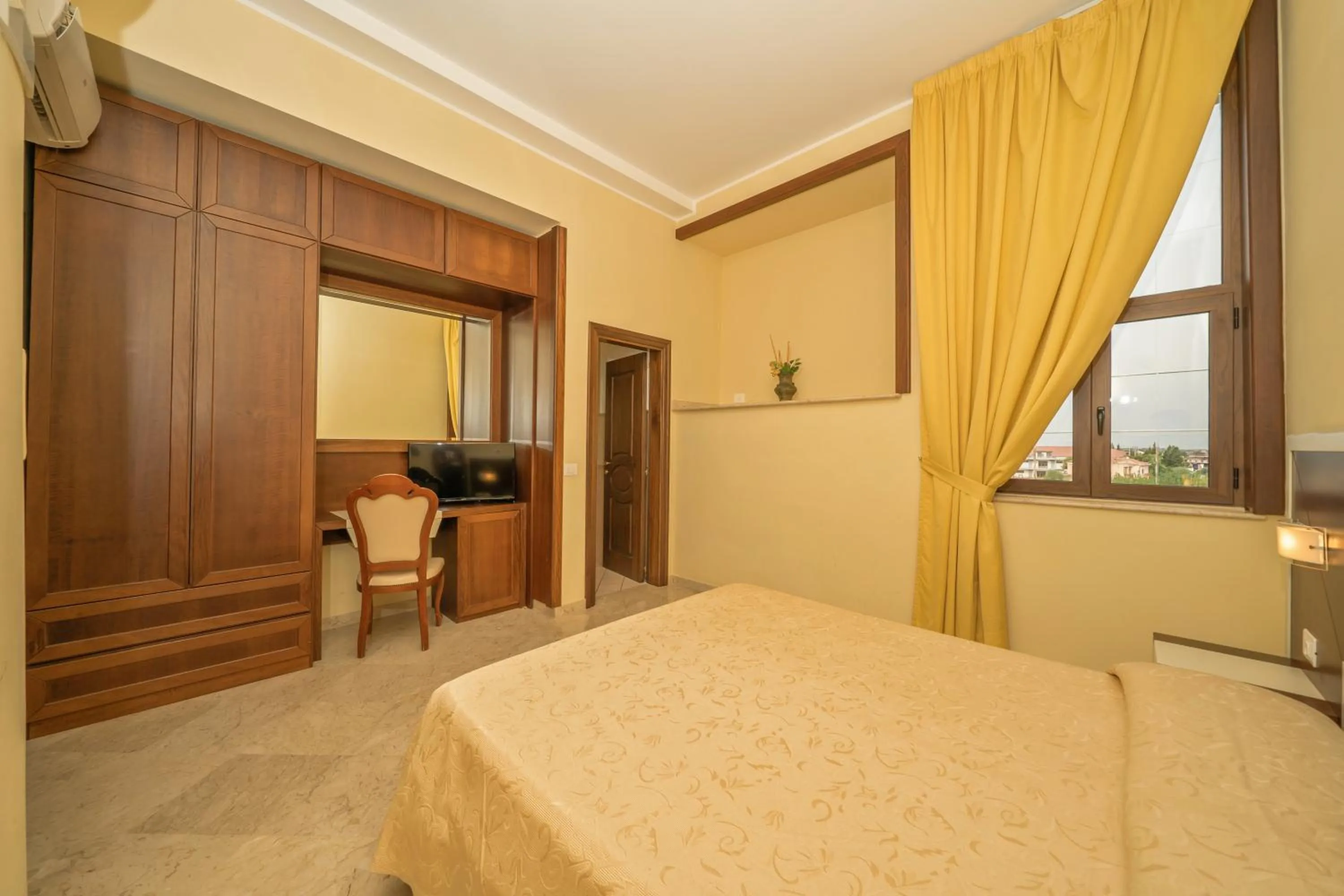 Bedroom, Bed in Hotel Insonnia