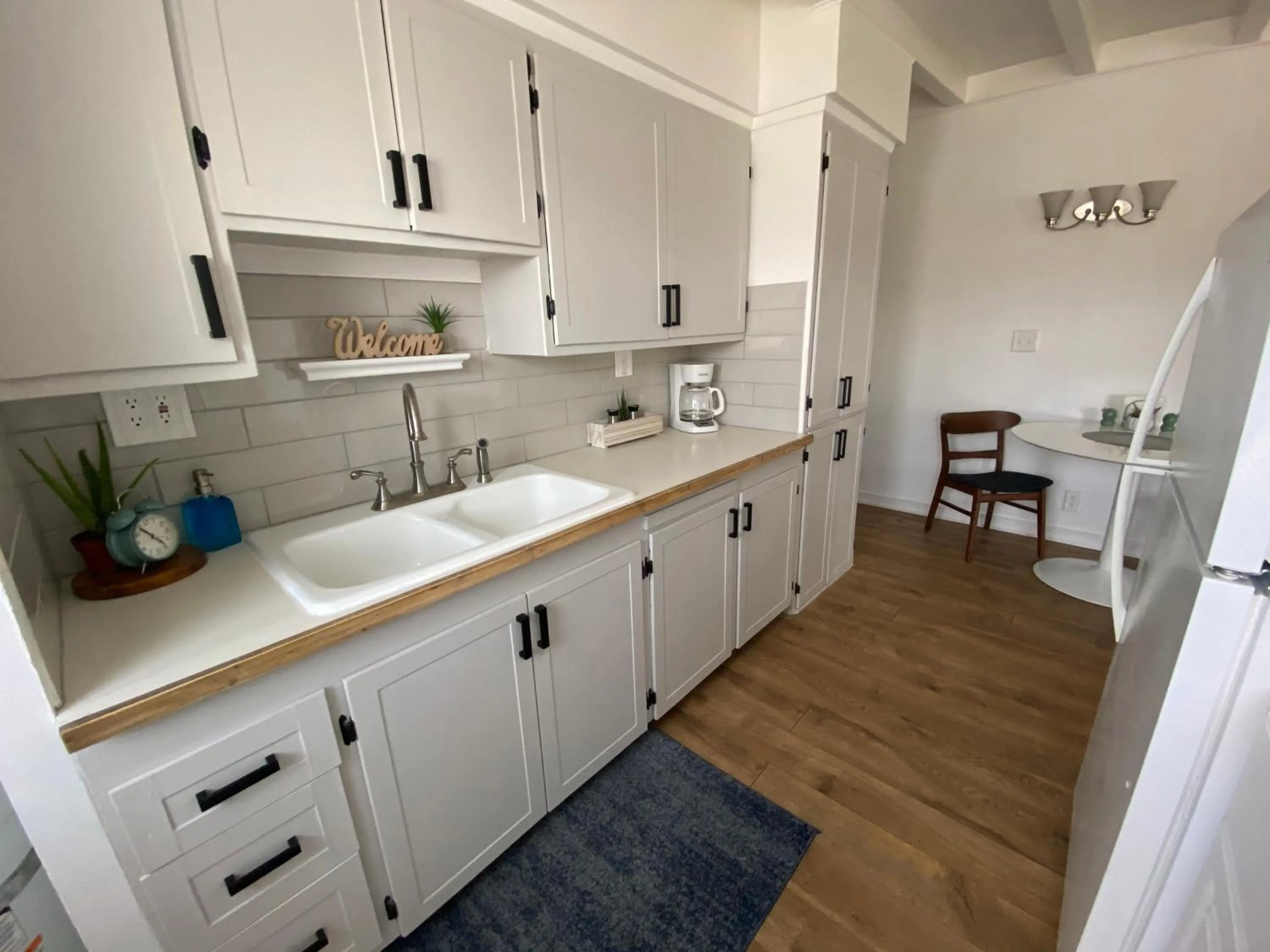 Kitchen or kitchenette in Center Street Villas