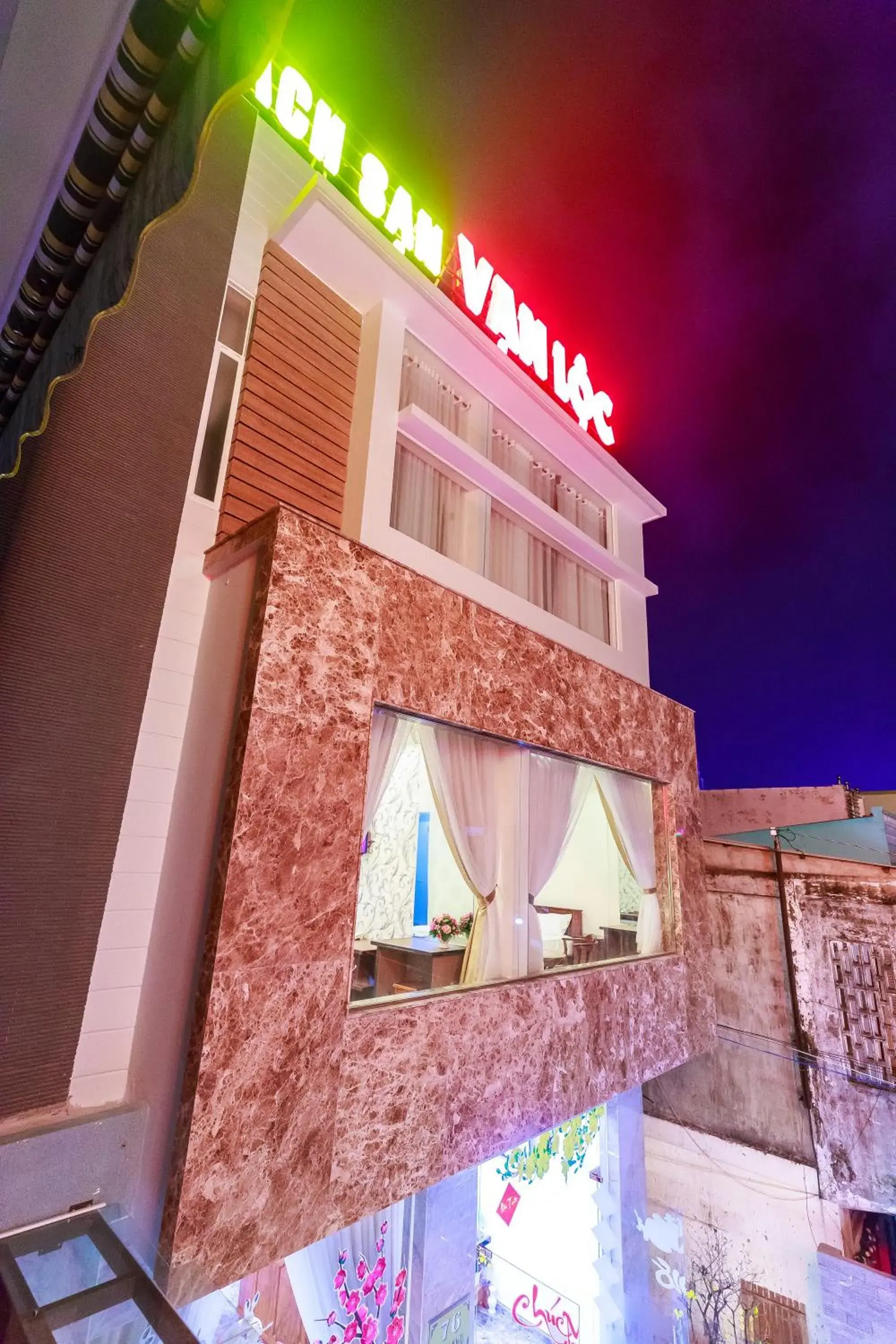 Property building in VẠN LỘC HOTEL Property building in VẠN LỘC HOTEL