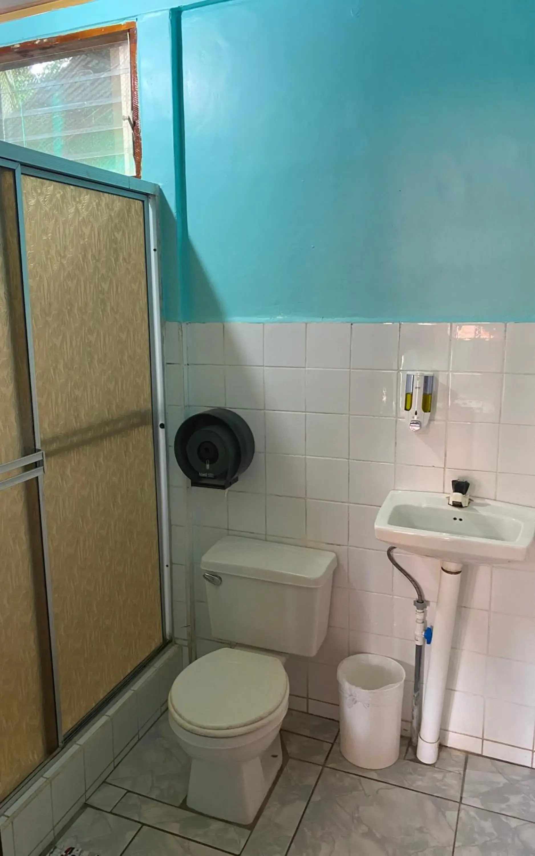 Family Room with Bathroom in Cabinas Popular Family Room with Bathroom in Cabinas Popular