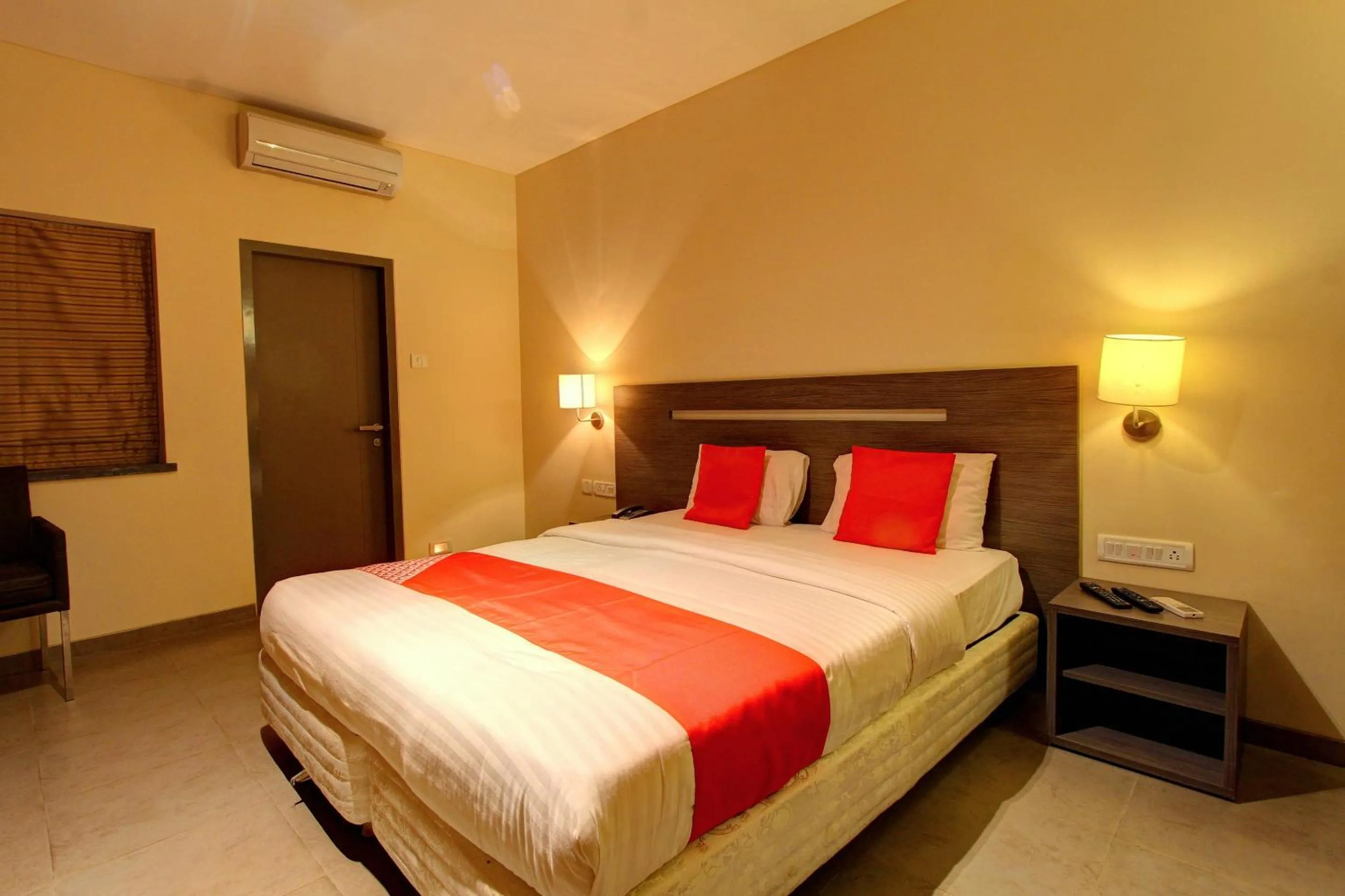 Bedroom, Bed in Golden Amoon Resort