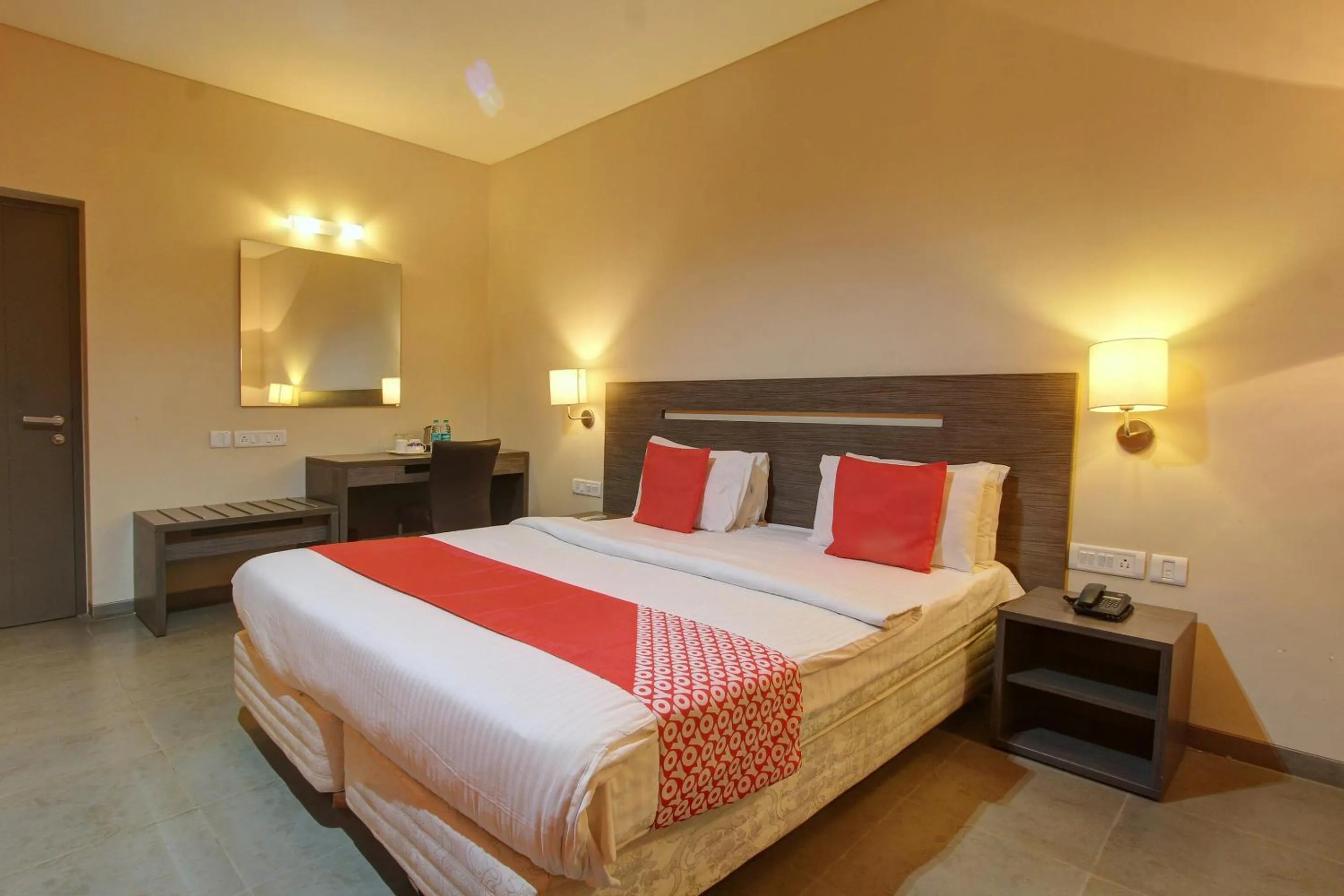 Bedroom, Bed in Golden Amoon Resort