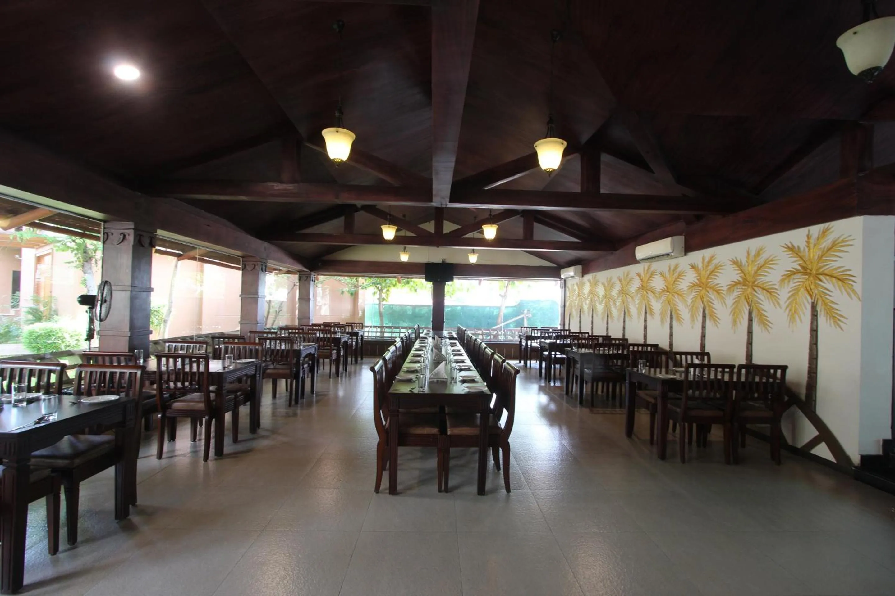 Restaurant/places to eat in Golden Amoon Resort