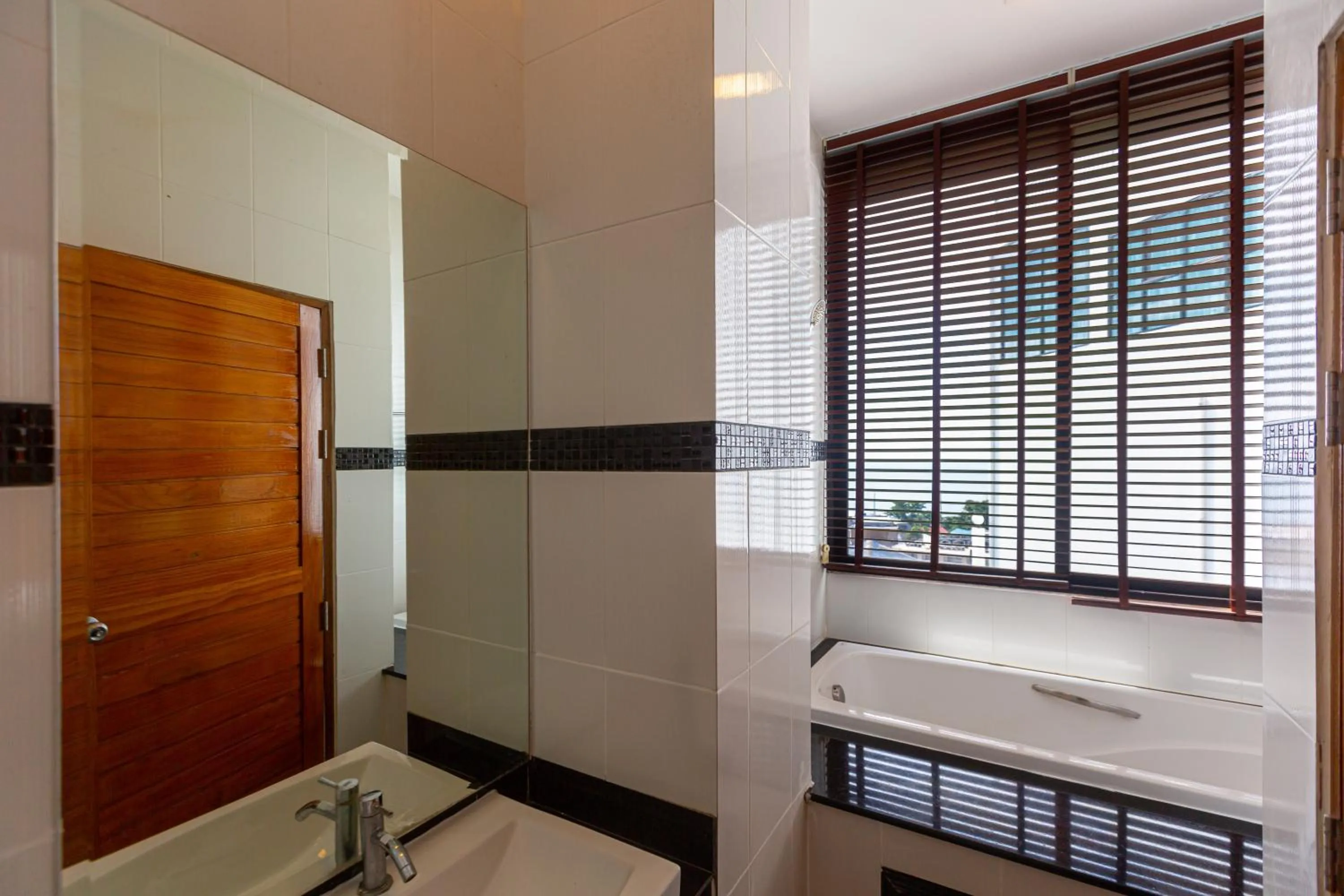 Bathroom in Rossarin Sea View Patong