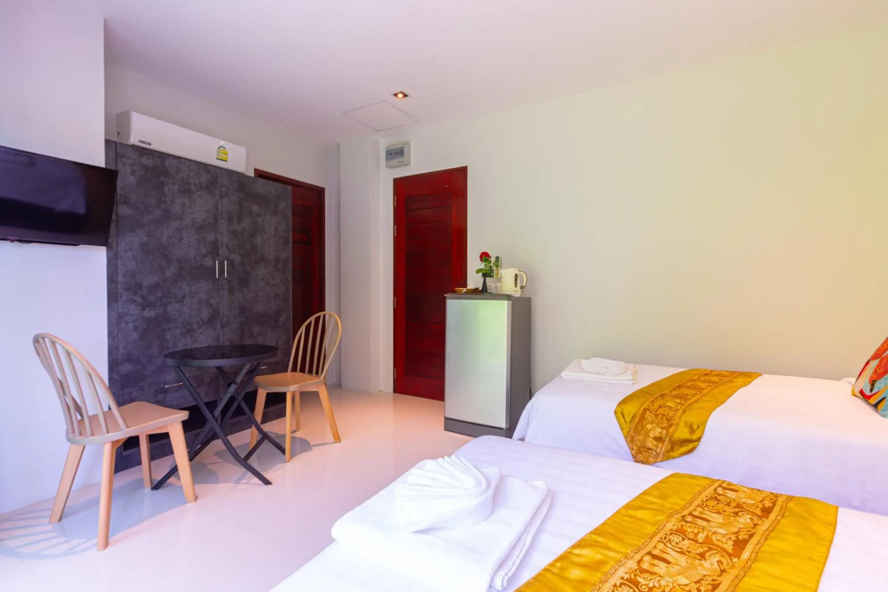 Photo of the whole room, Bed in Rossarin Sea View Patong Photo of the whole room, Bed in Rossarin Sea View Patong