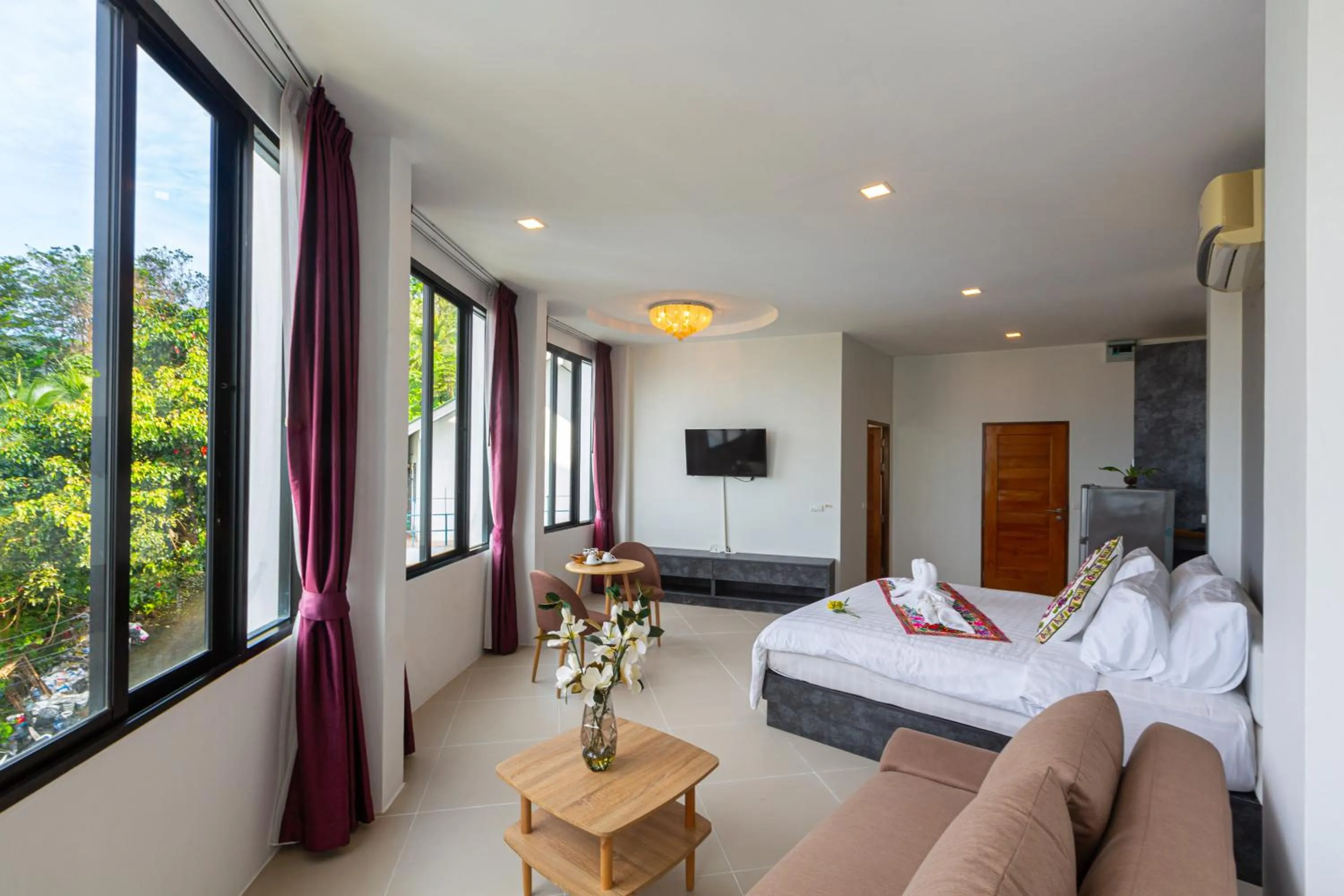 Bed in Rossarin Sea View Patong