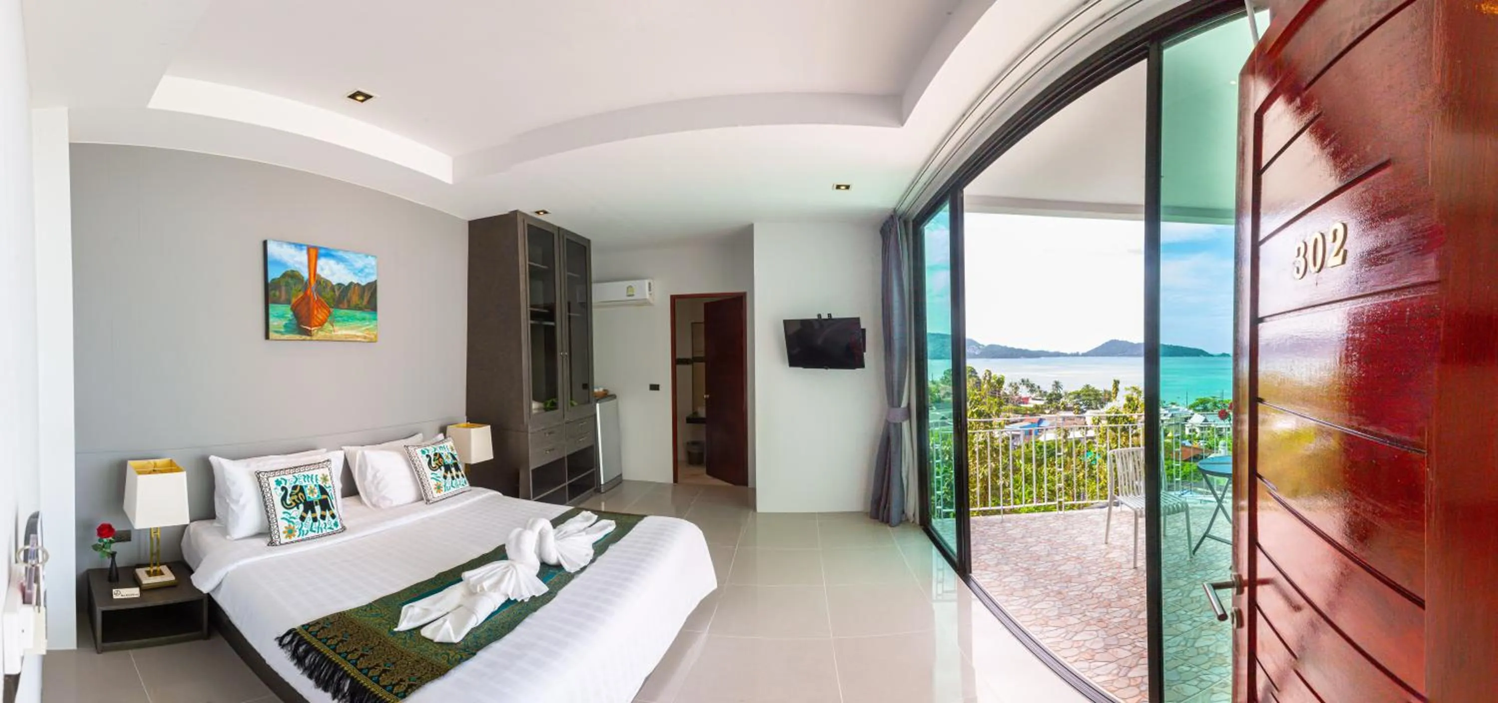 Bed in Rossarin Sea View Patong