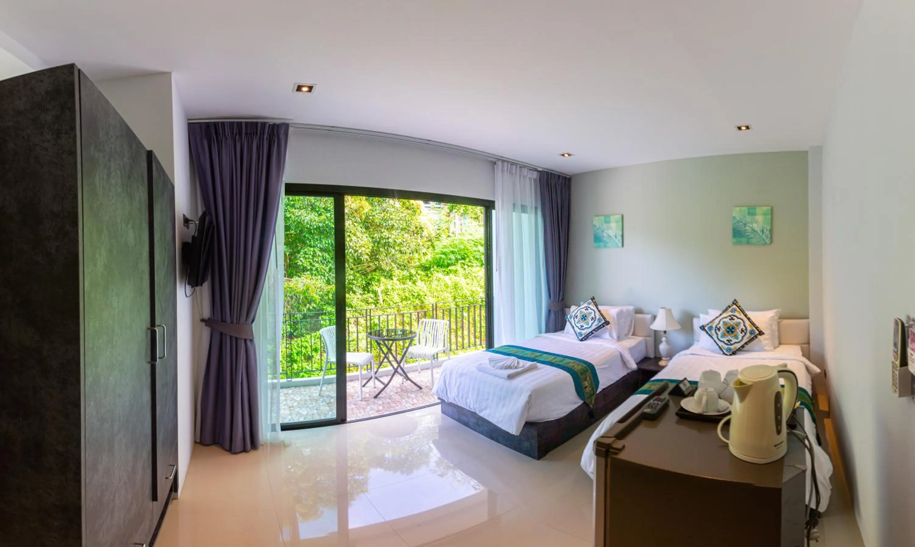 Balcony/Terrace, Bed in Rossarin Sea View Patong