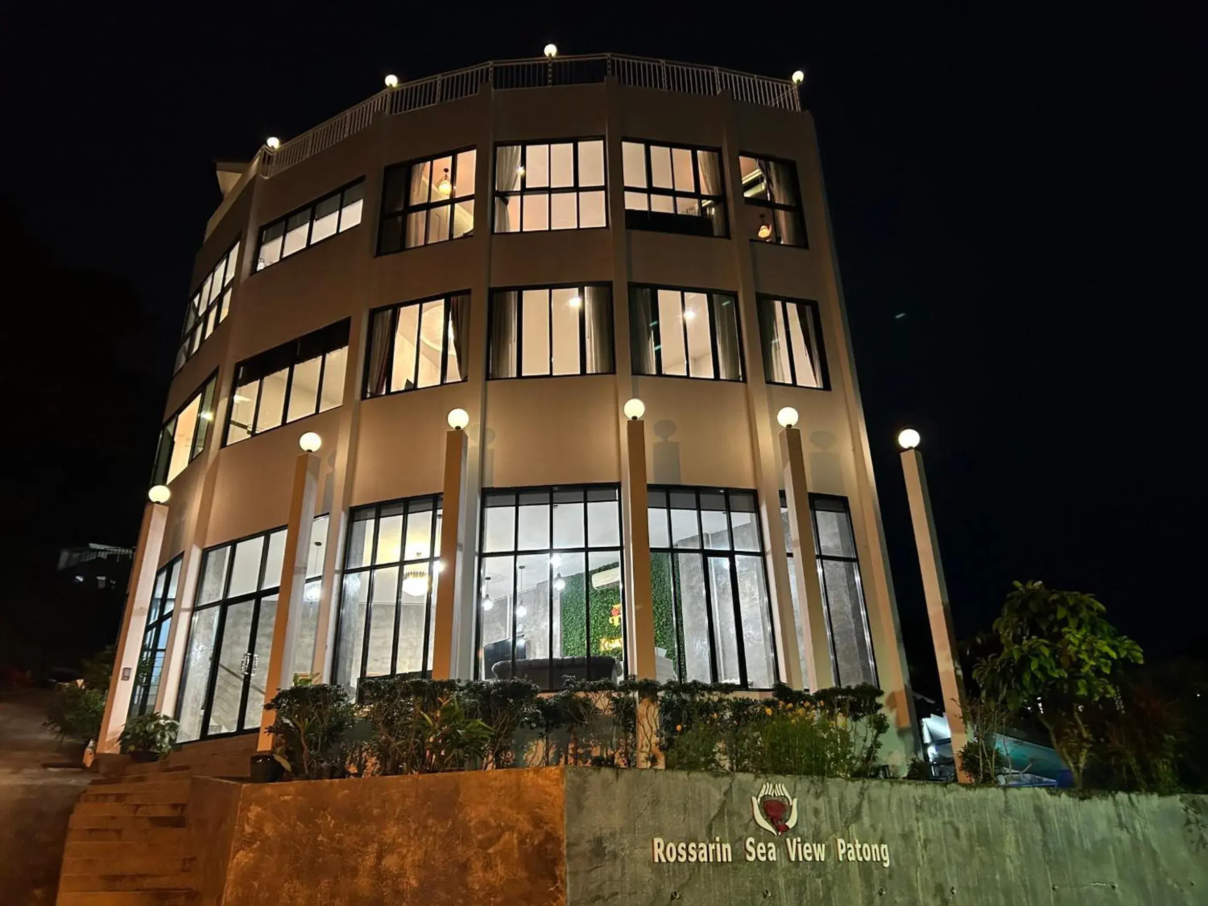 Property building in Rossarin Sea View Patong Property building in Rossarin Sea View Patong