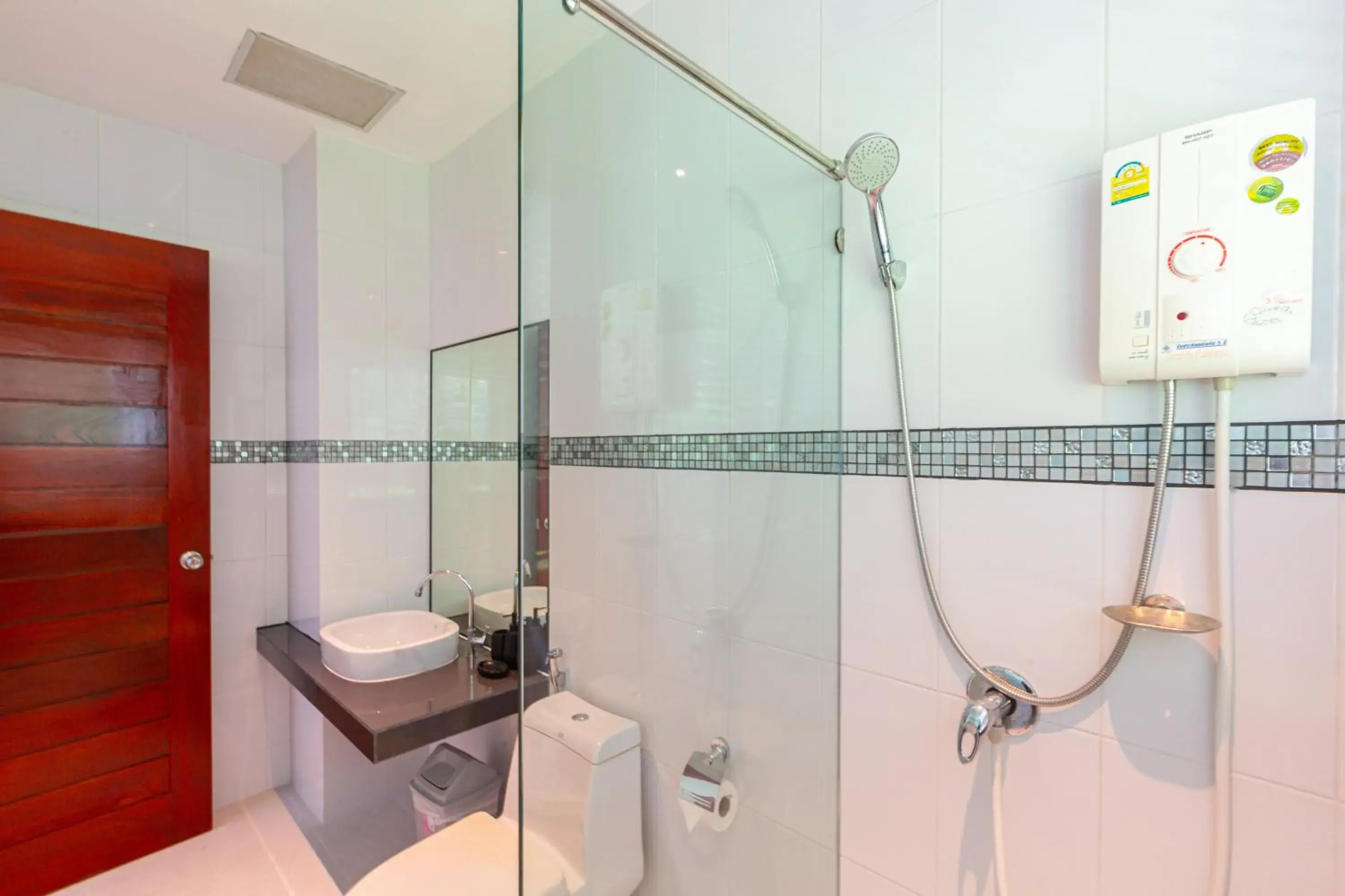 Toilet in Rossarin Sea View Patong Toilet in Rossarin Sea View Patong