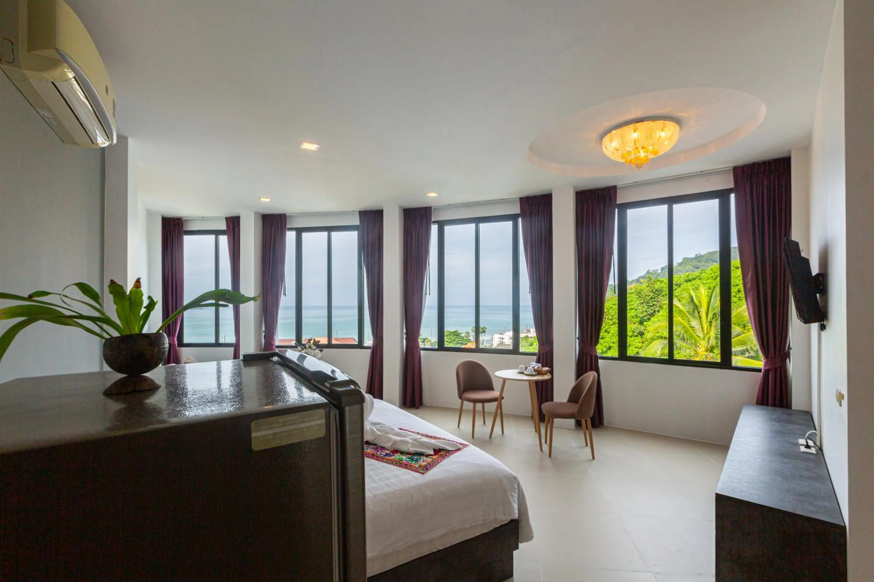 View (from property/room), Bed in Rossarin Sea View Patong