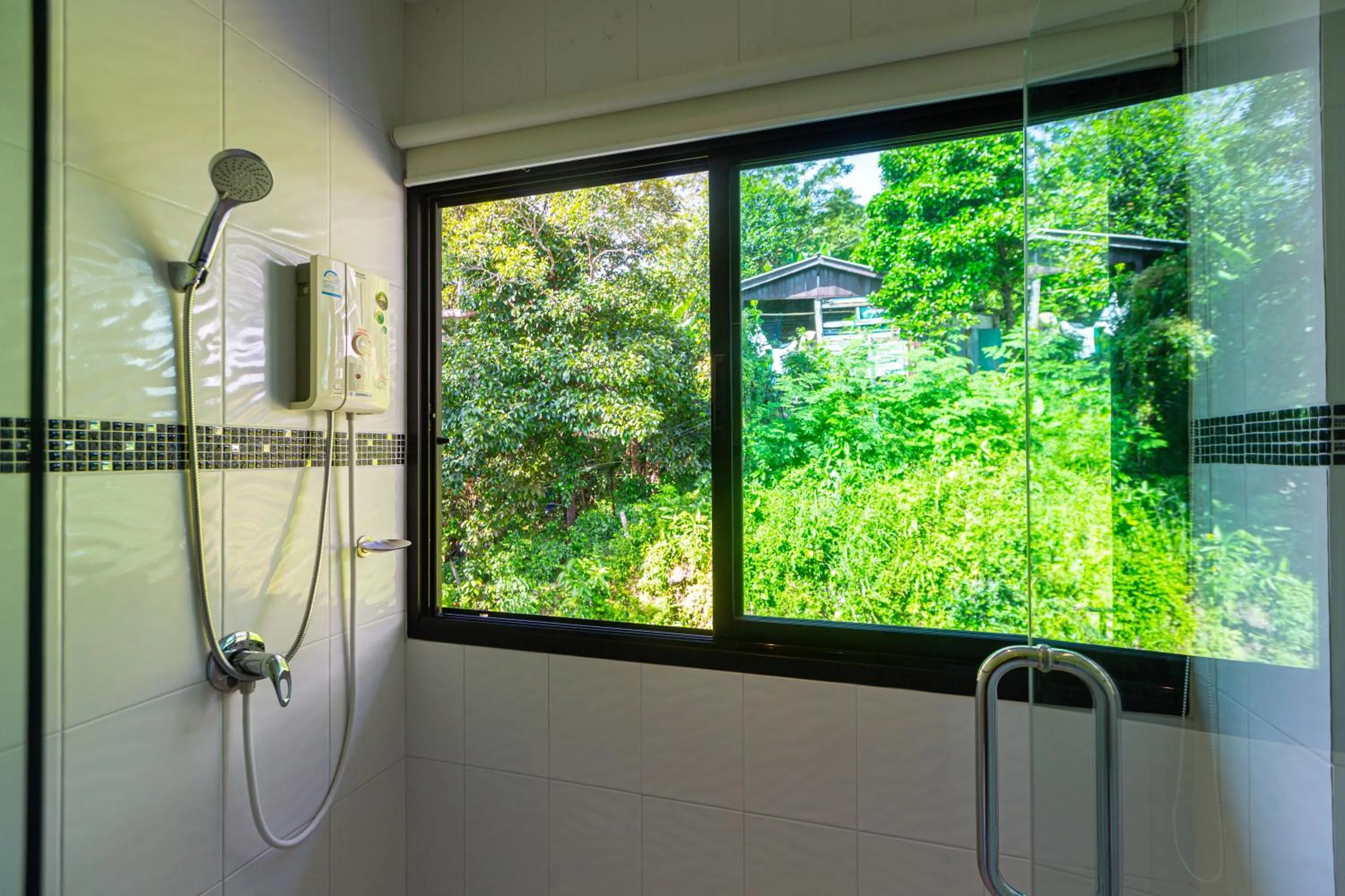 Shower in Rossarin Sea View Patong