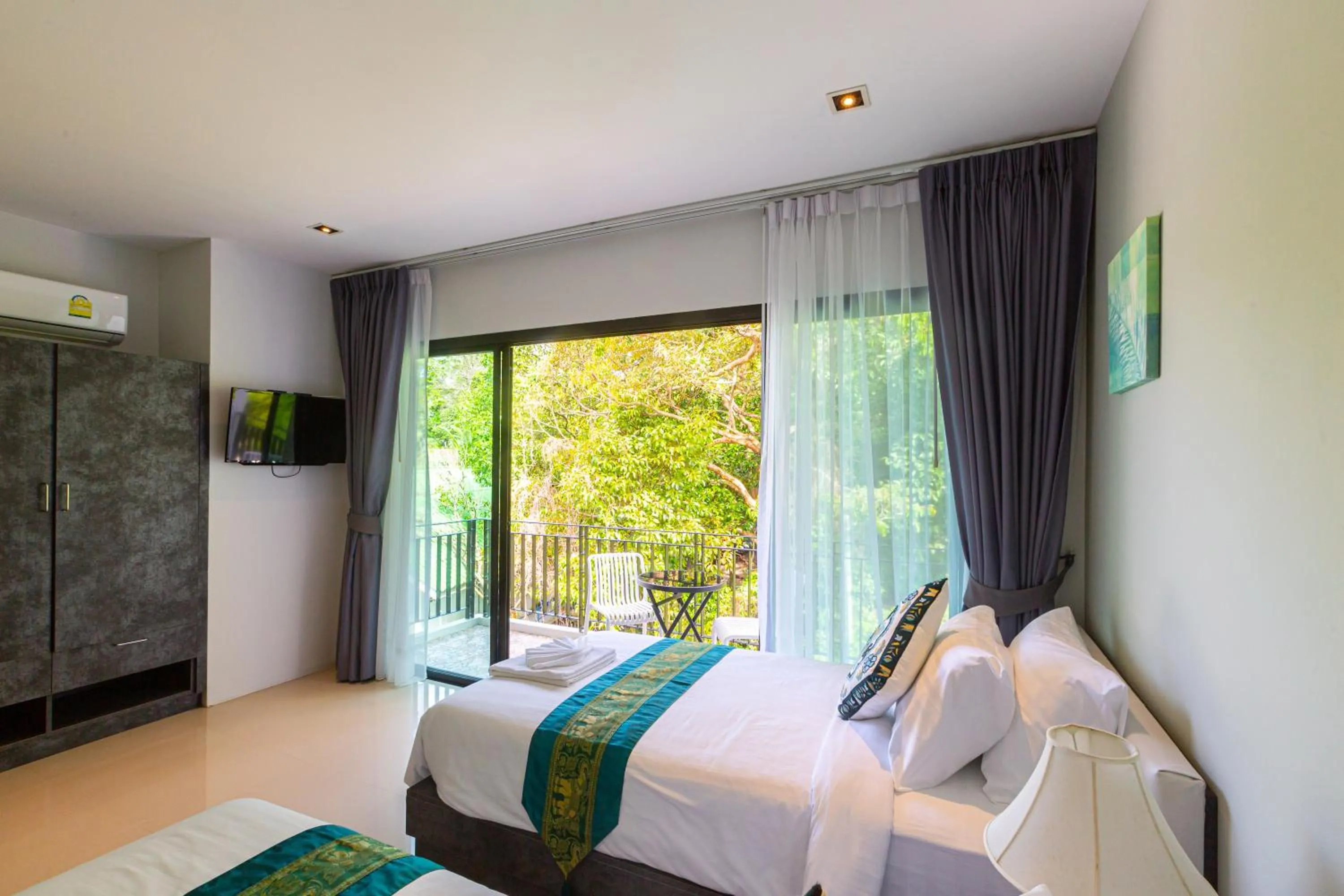 TV and multimedia, Bed in Rossarin Sea View Patong