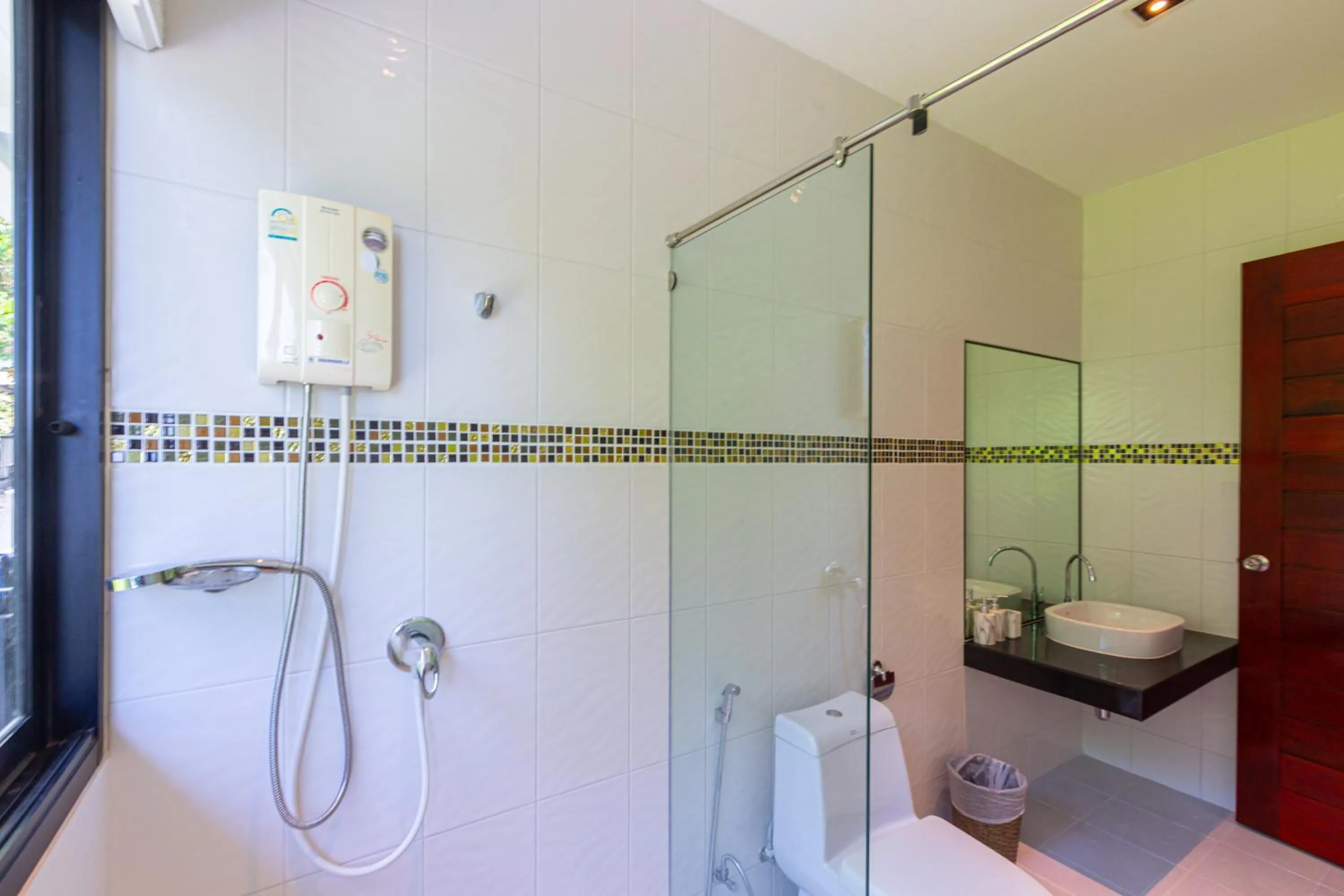 Shower in Rossarin Sea View Patong