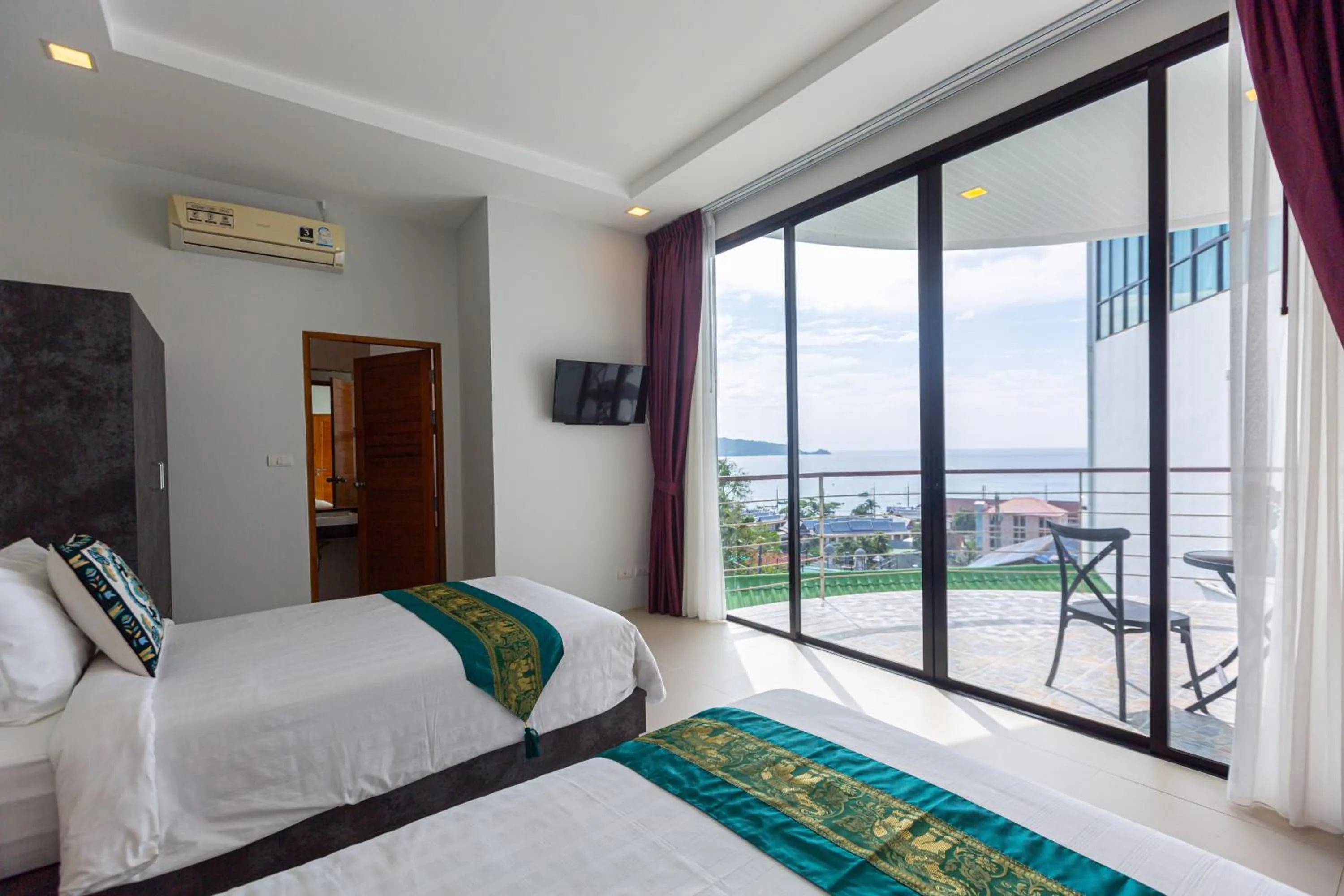 Balcony/Terrace, Bed in Rossarin Sea View Patong