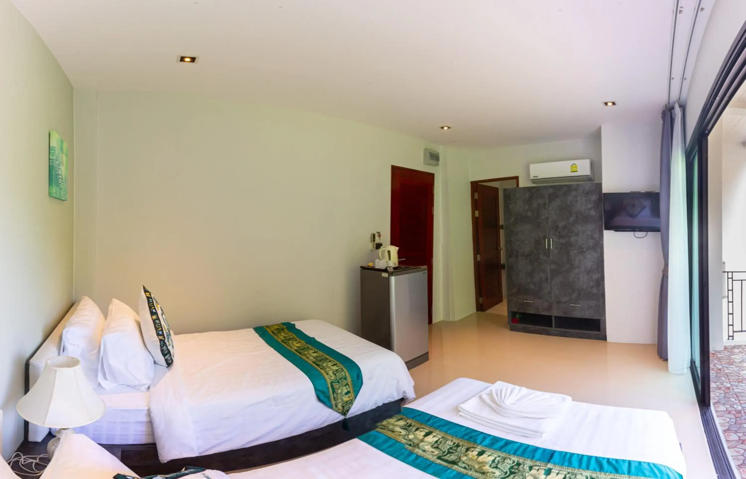 Photo of the whole room, Bed in Rossarin Sea View Patong Photo of the whole room, Bed in Rossarin Sea View Patong