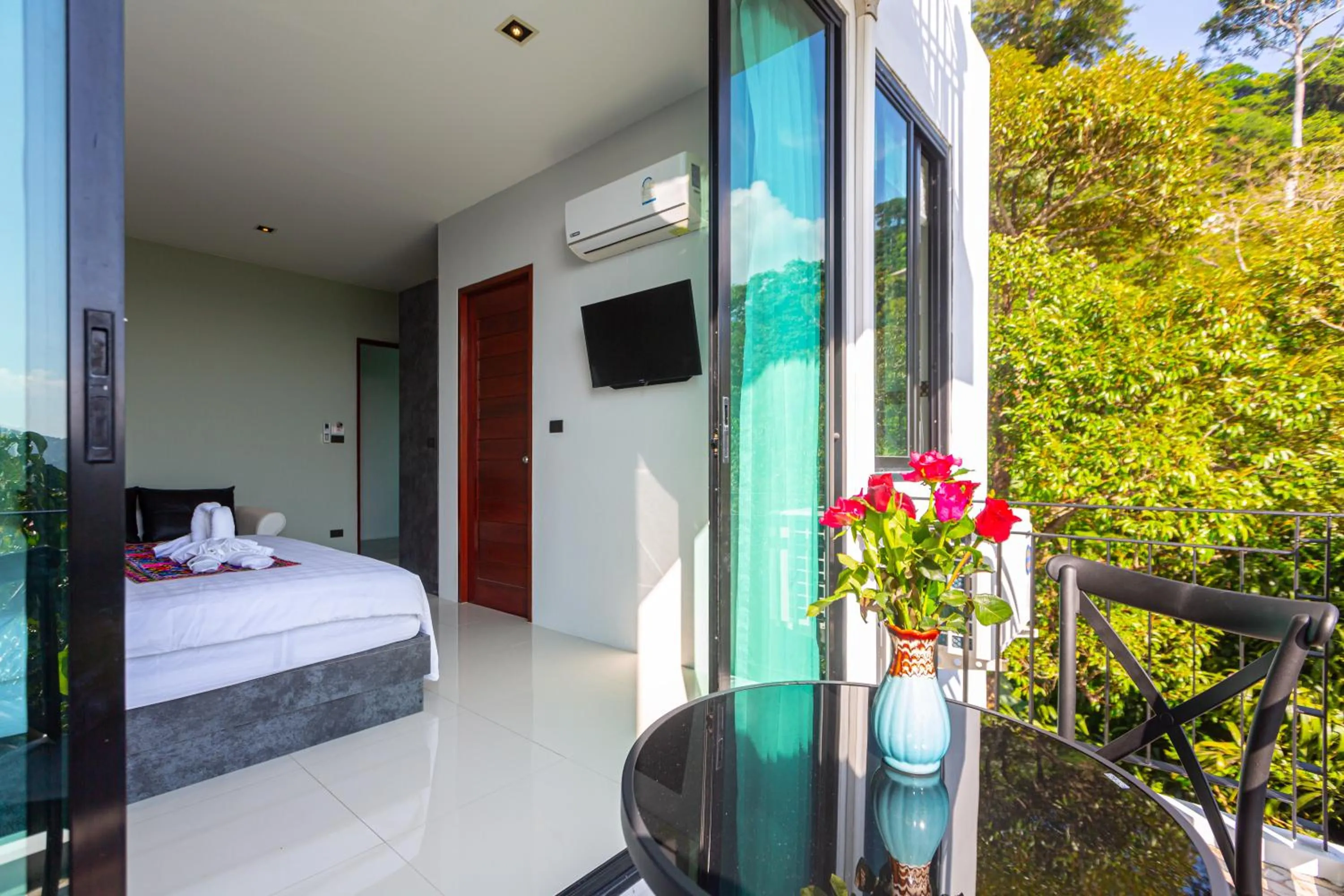 Balcony/Terrace, Bed in Rossarin Sea View Patong