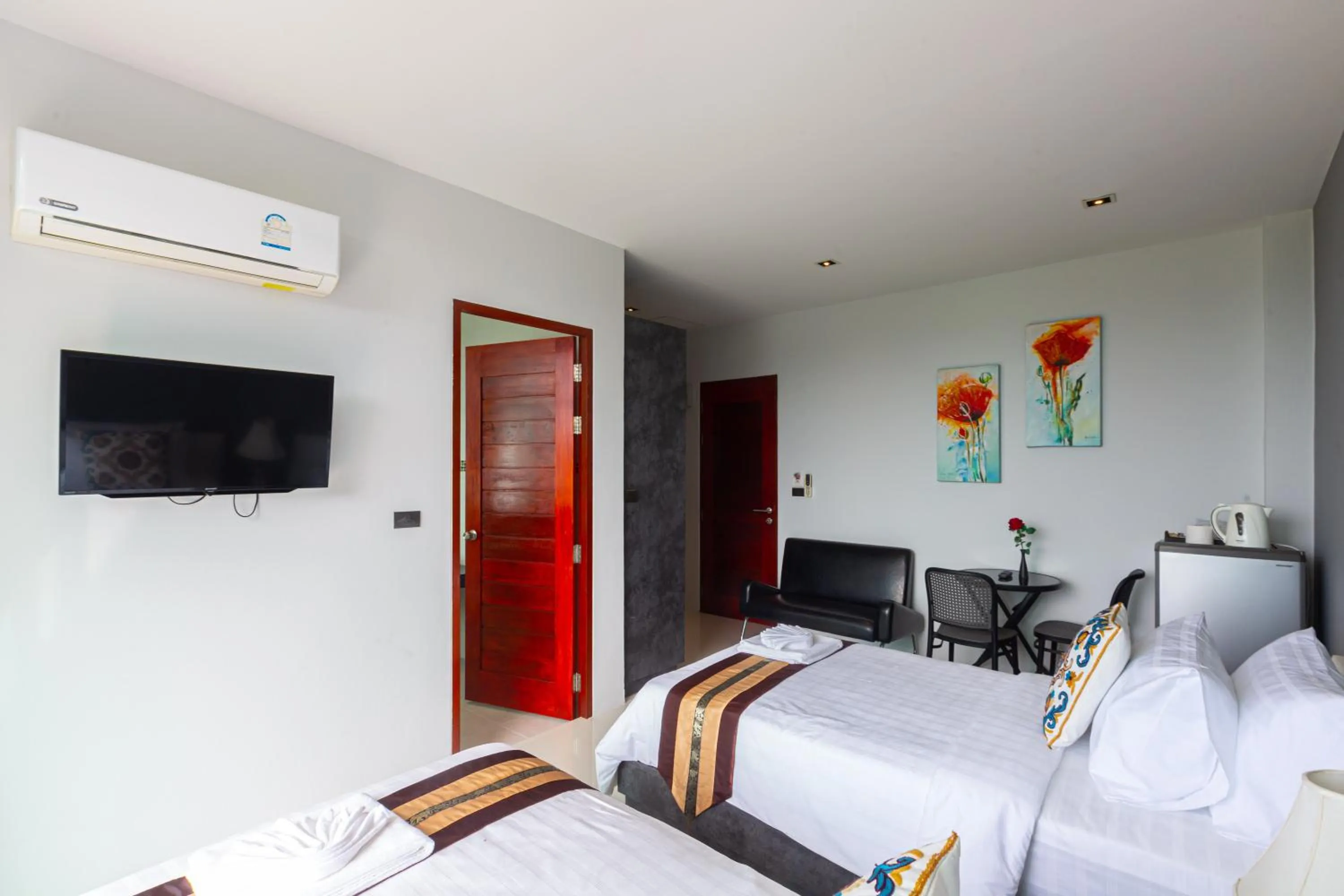 Bed in Rossarin Sea View Patong