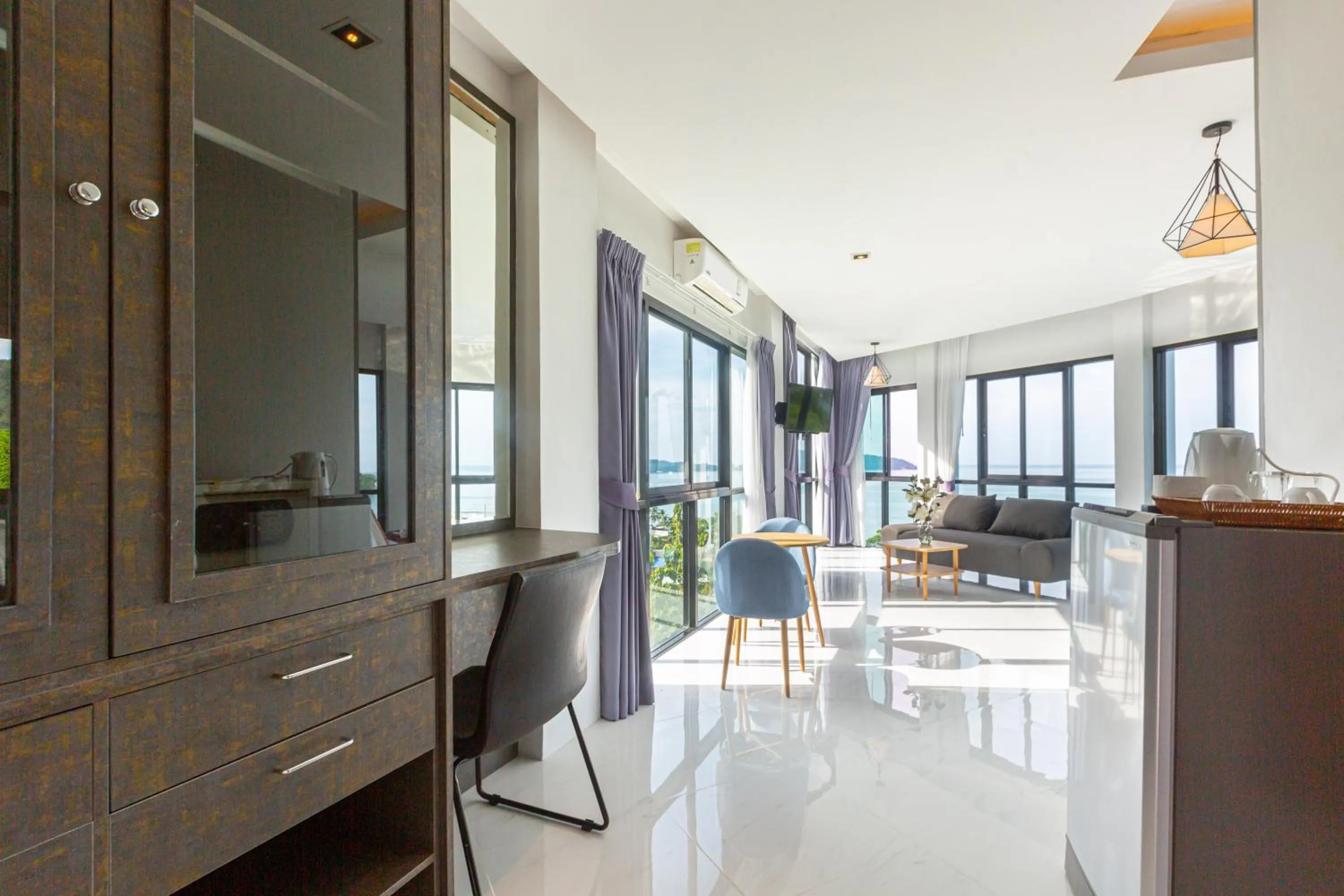 Photo of the whole room in Rossarin Sea View Patong