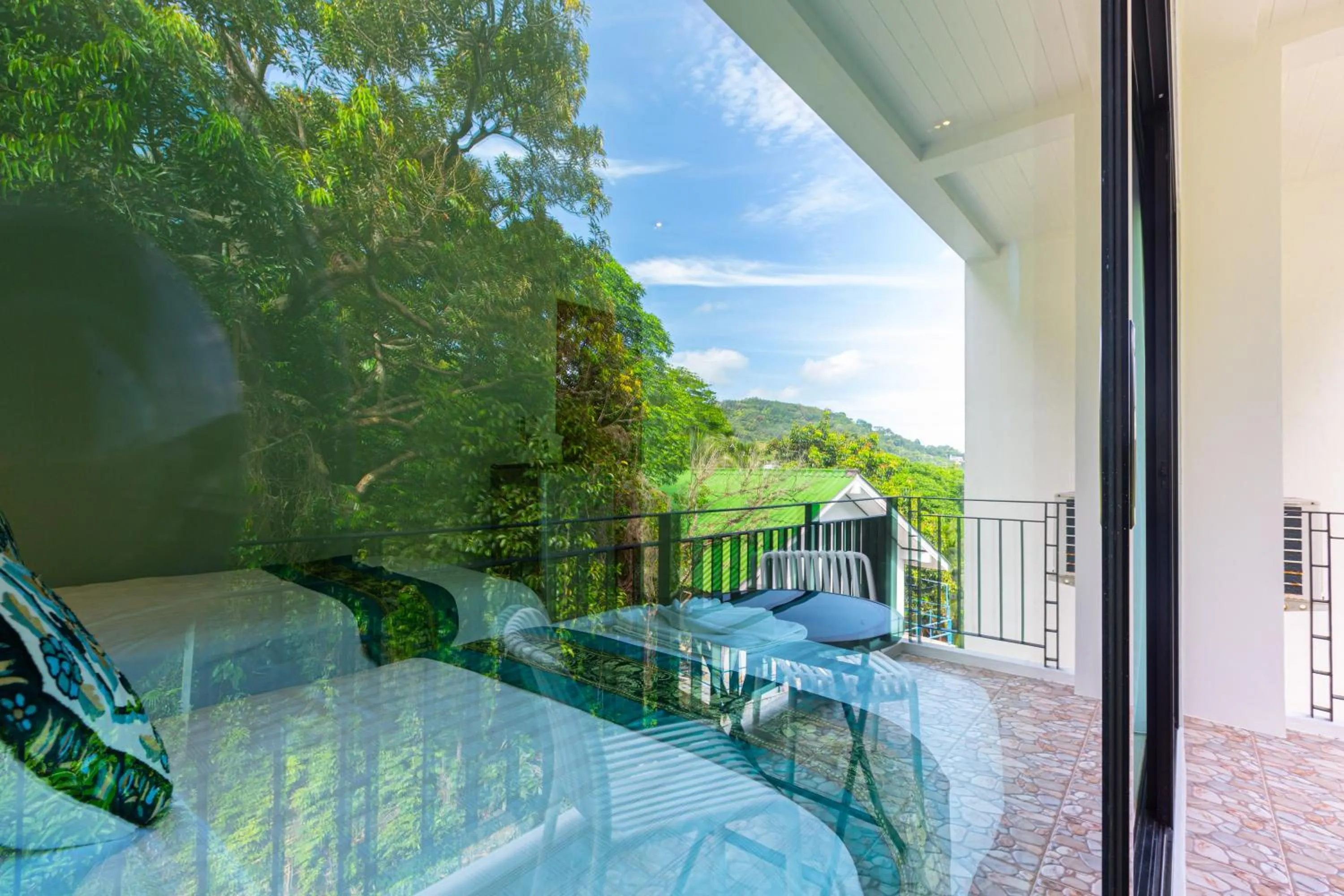 Day in Rossarin Sea View Patong