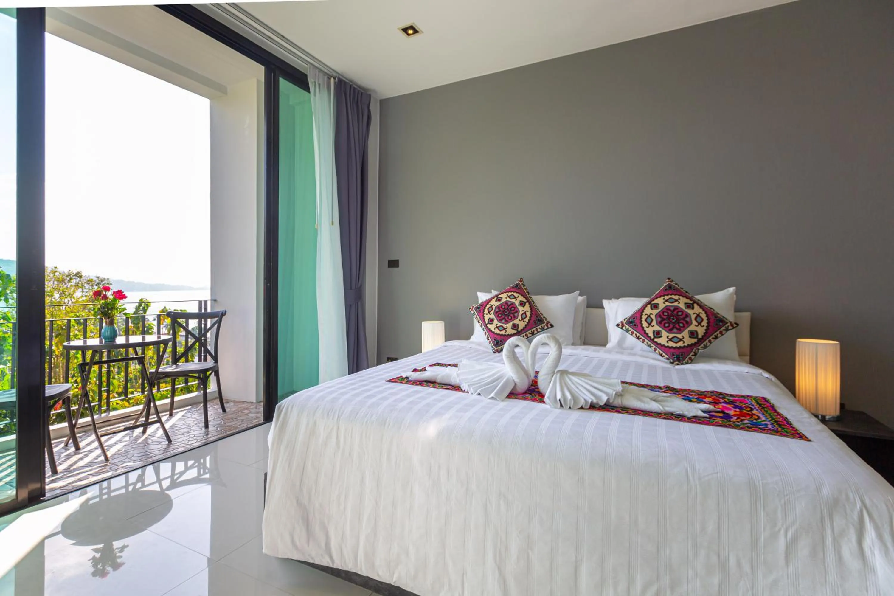 Bed in Rossarin Sea View Patong