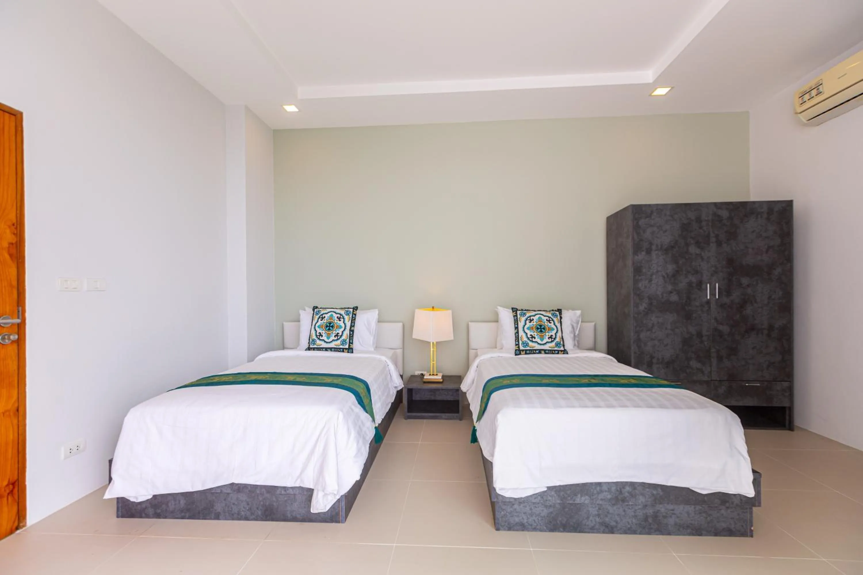 Bed in Rossarin Sea View Patong